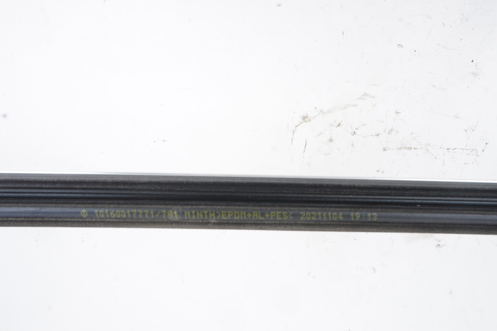2022 - 2024 MERCEDES EQB350 EQB300 FRONT RIGHT SIDE DOOR WINDOW BELT MOLDING OEM