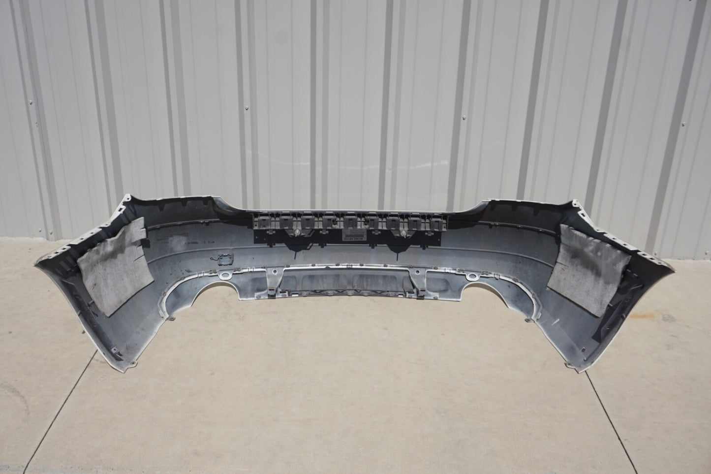 2010 2011 2012 2013 MERCEDES E350 CONVERTIBLE  COUPE REAR BUMPER COVER OEM