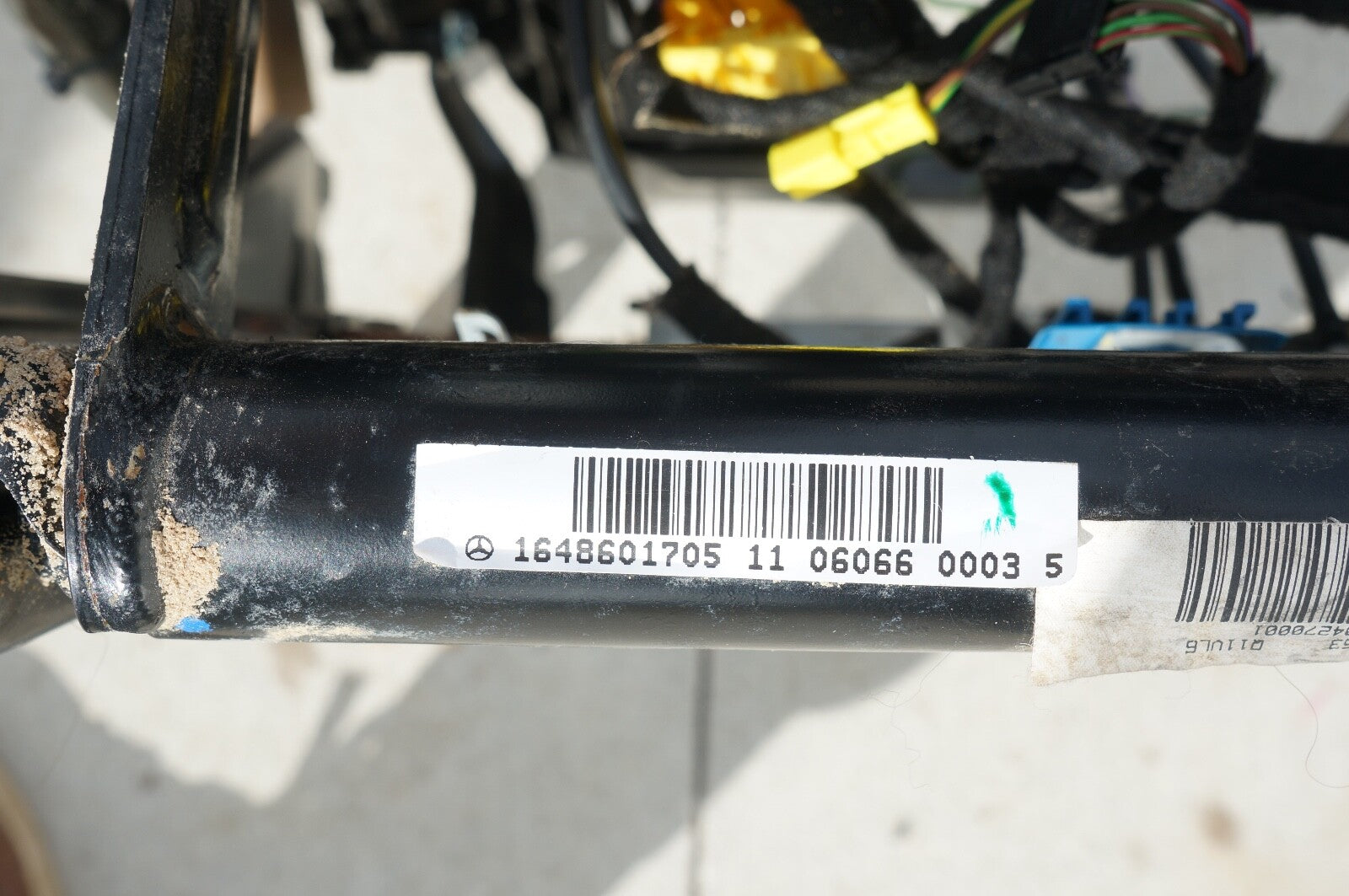 2007 2008 2009 MERCEDES W221 S550 S600 FRONT LEFT LOWER SEAT RAIL TRACK FRAME