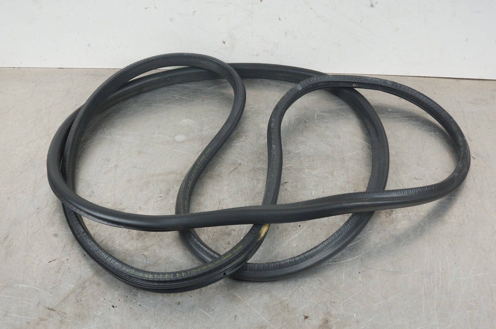 2010 - 2020 BENTLEY MULSANNE Hood Engine Bay Weatherstrip Seal 3Y0823707D