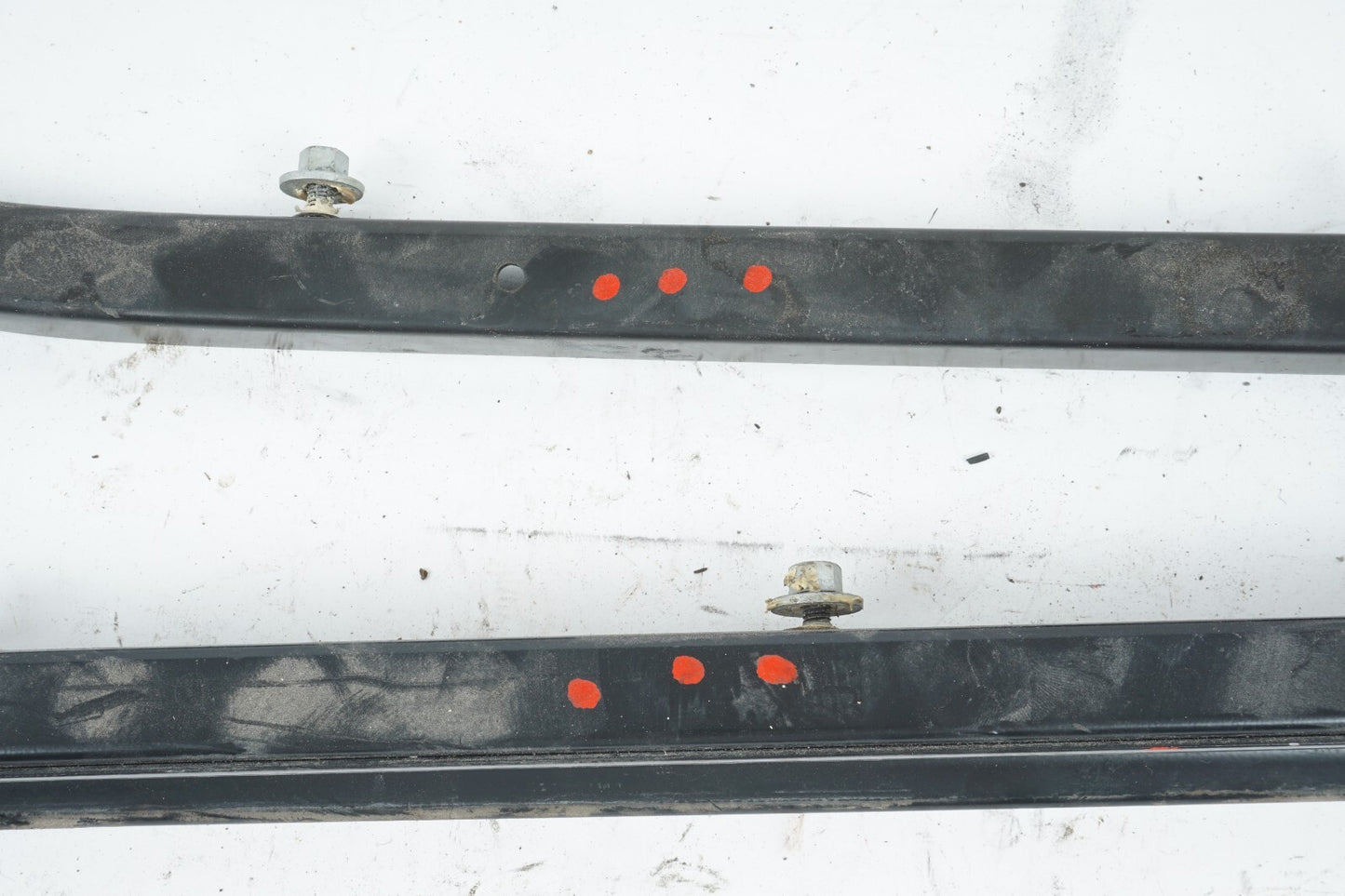 17-20 CHRYSLER PACIFICA REAR LEFT SLIDING DOOR UPPER & LOWER ROLLER TRACK OEM