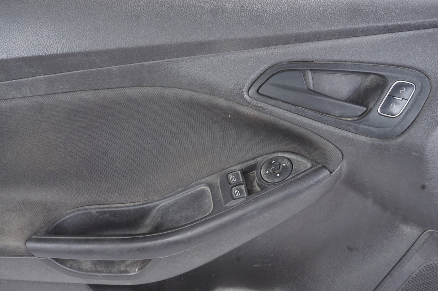 2015 - 2018 Ford Focus Front Left Door Trim Panel OEM