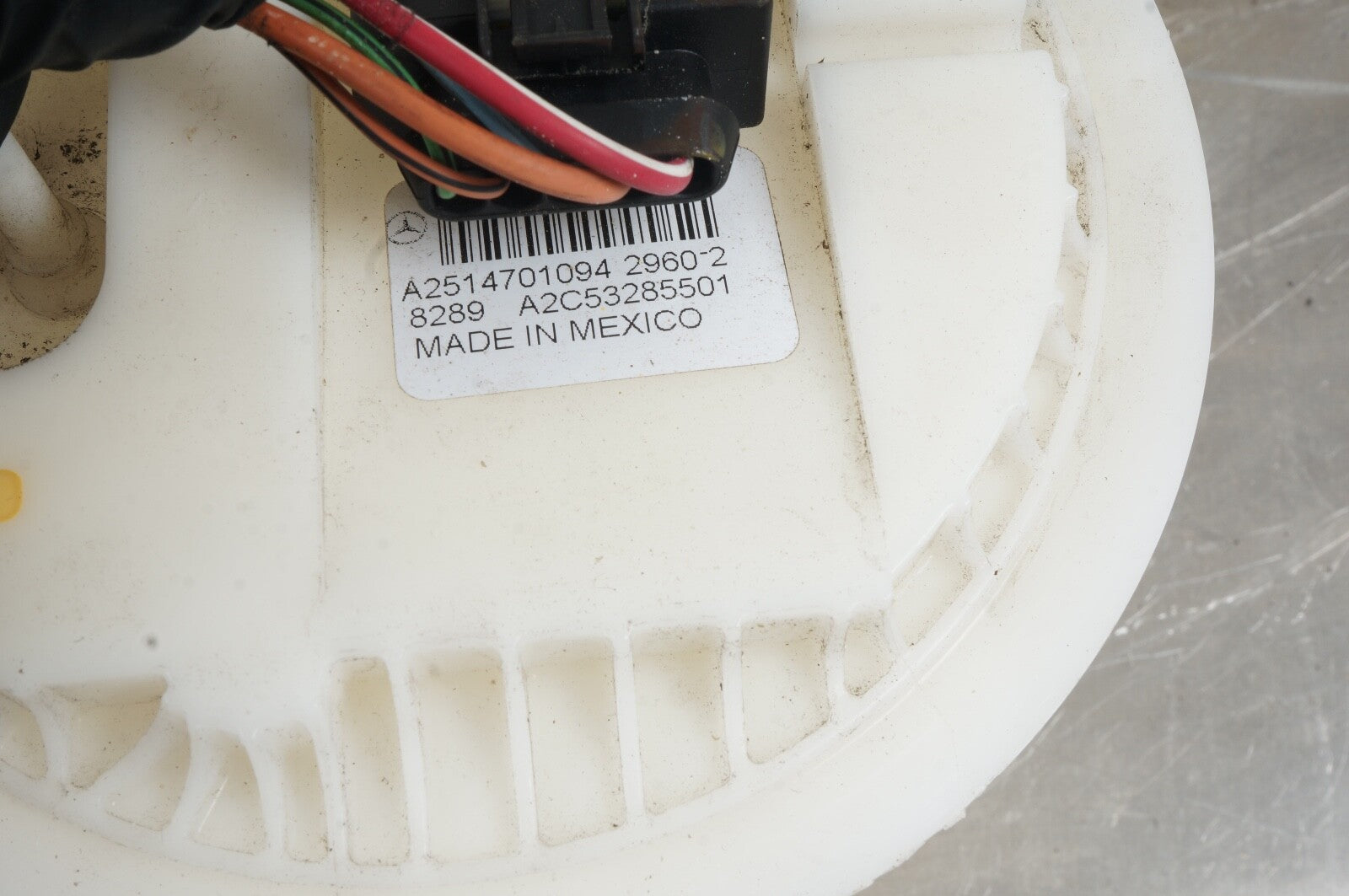 2009 2010 2011 Mercedes W251 R350 Fuel Gas Pump 2514701094 OEM