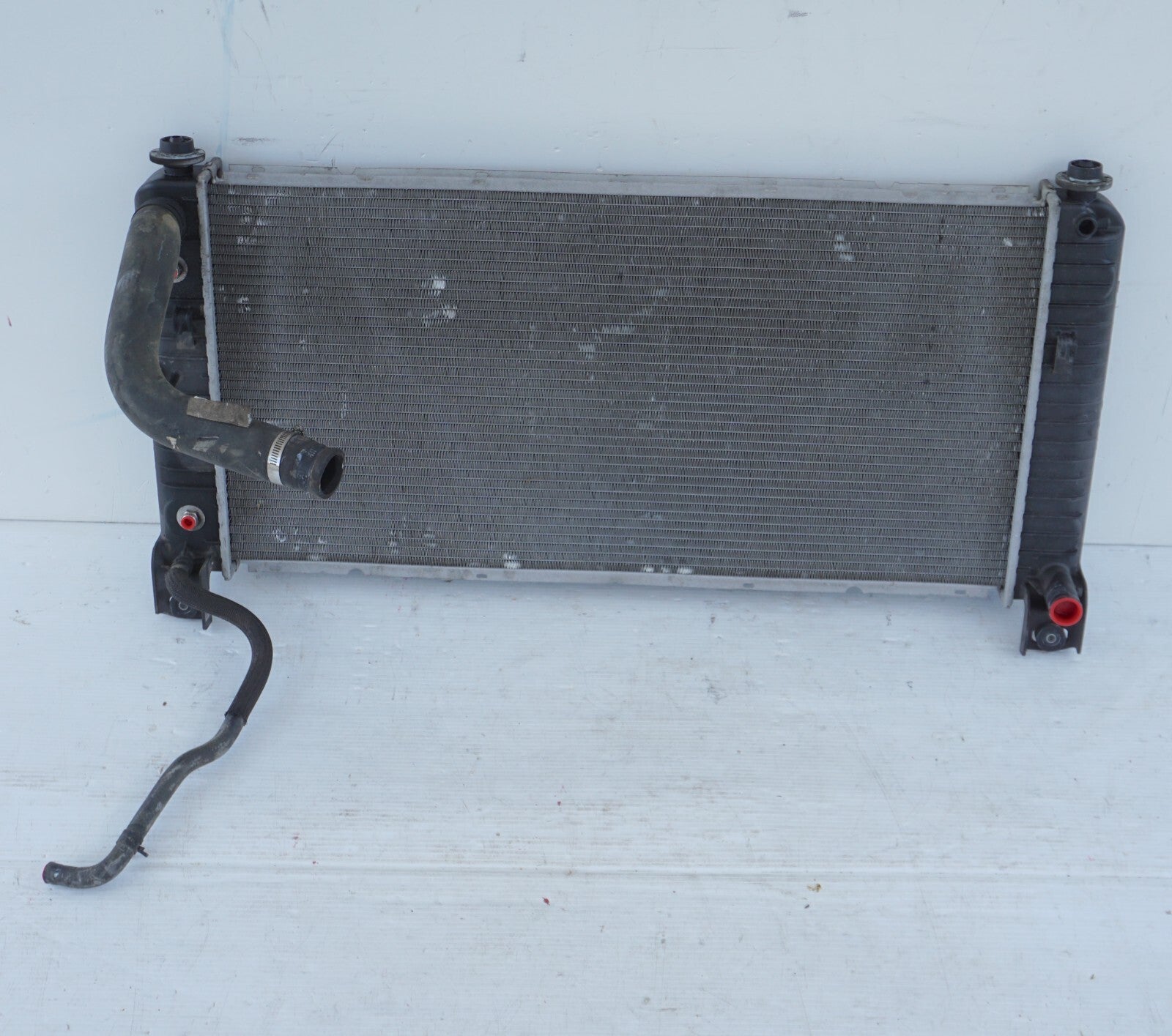 2005-2014 GMC Yukon Chevrolet Tahoe Radiator 22840117 OEM