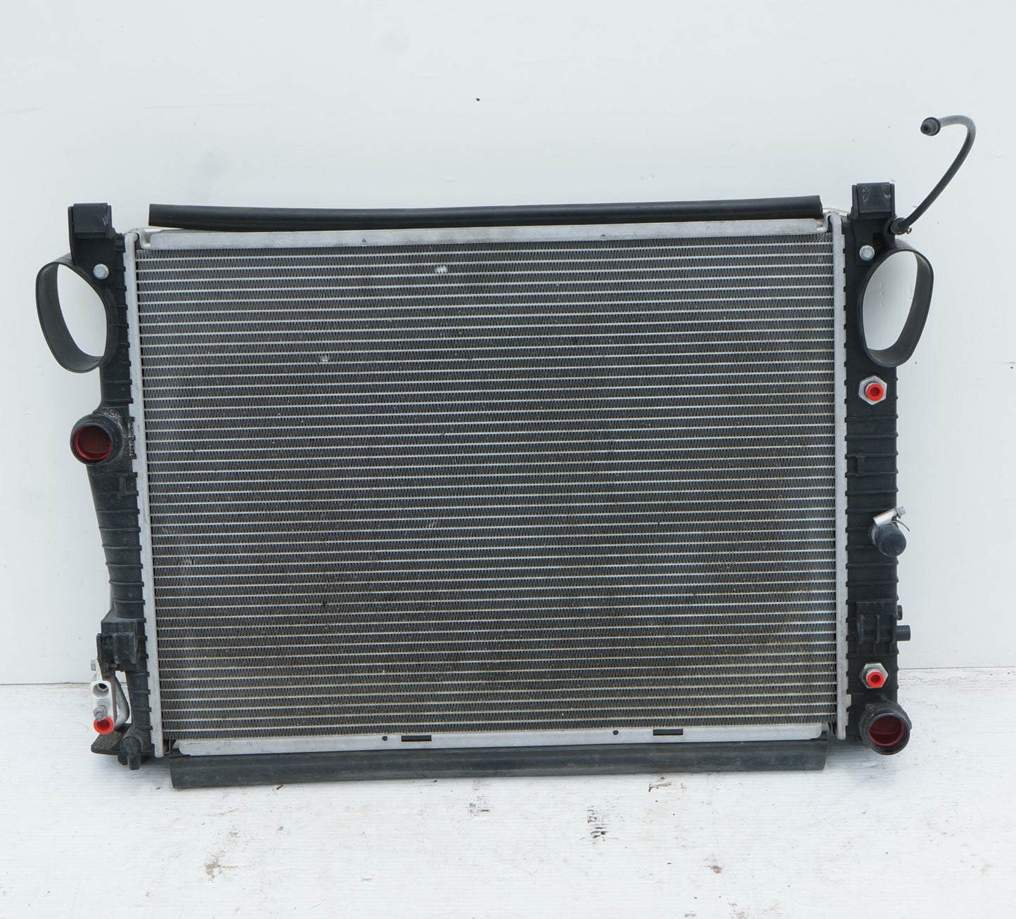 03-08 Mercedes R230 SL500 COOLING RADIATOR W/ SHROUD ASSY OEM