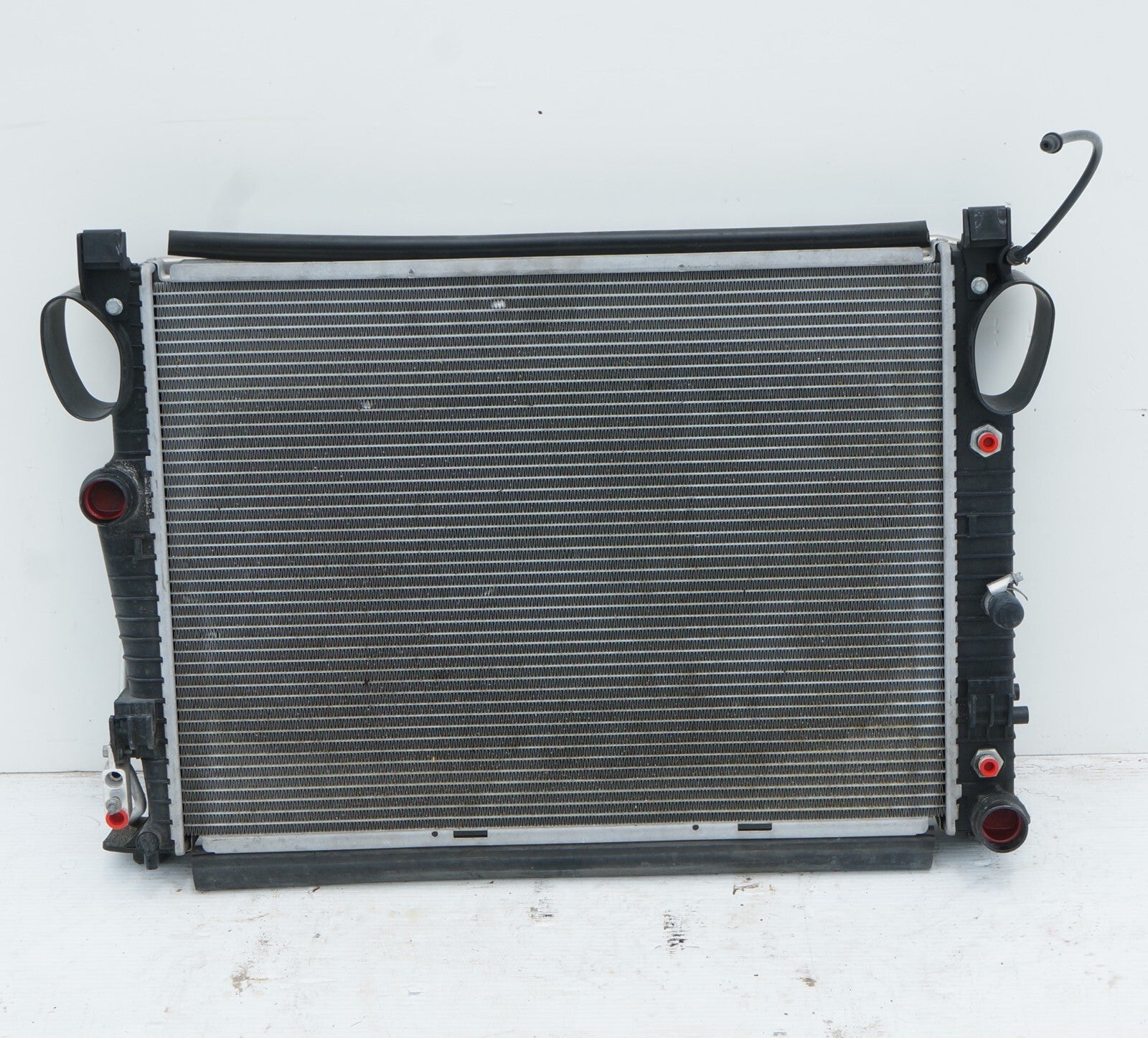 03-08 Mercedes R230 SL500 COOLING RADIATOR W/ SHROUD ASSY OEM