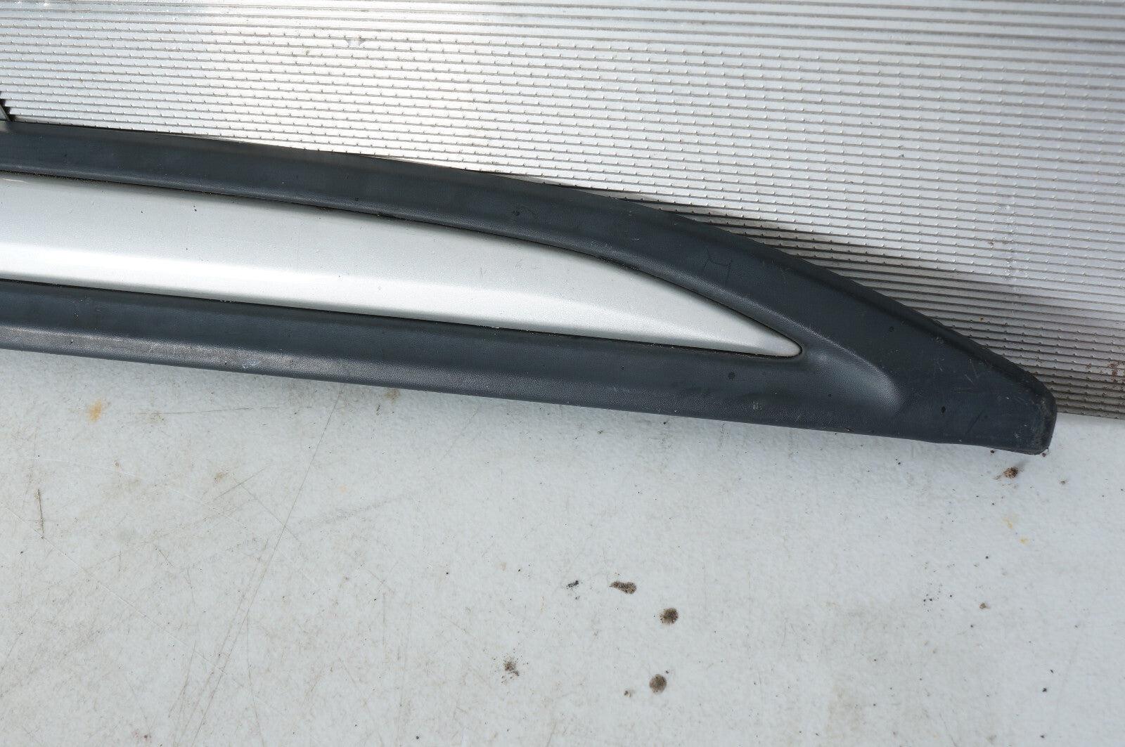 14 - 18 MITSUBISHI OUTLANDER FRONT RIGHT PASSENGER SIDE DOOR LOWER MOLDING  OEM