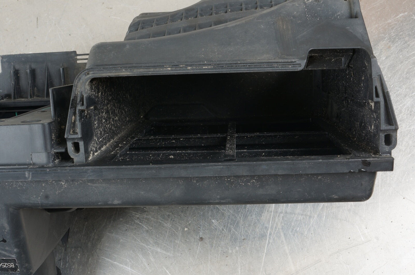 2006-2013 VOLVO C70 AIR CLEANER 08694606