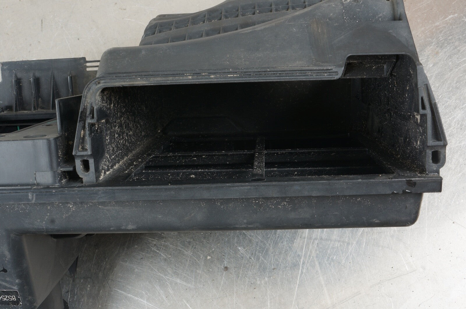 2006-2013 VOLVO C70 AIR CLEANER 08694606