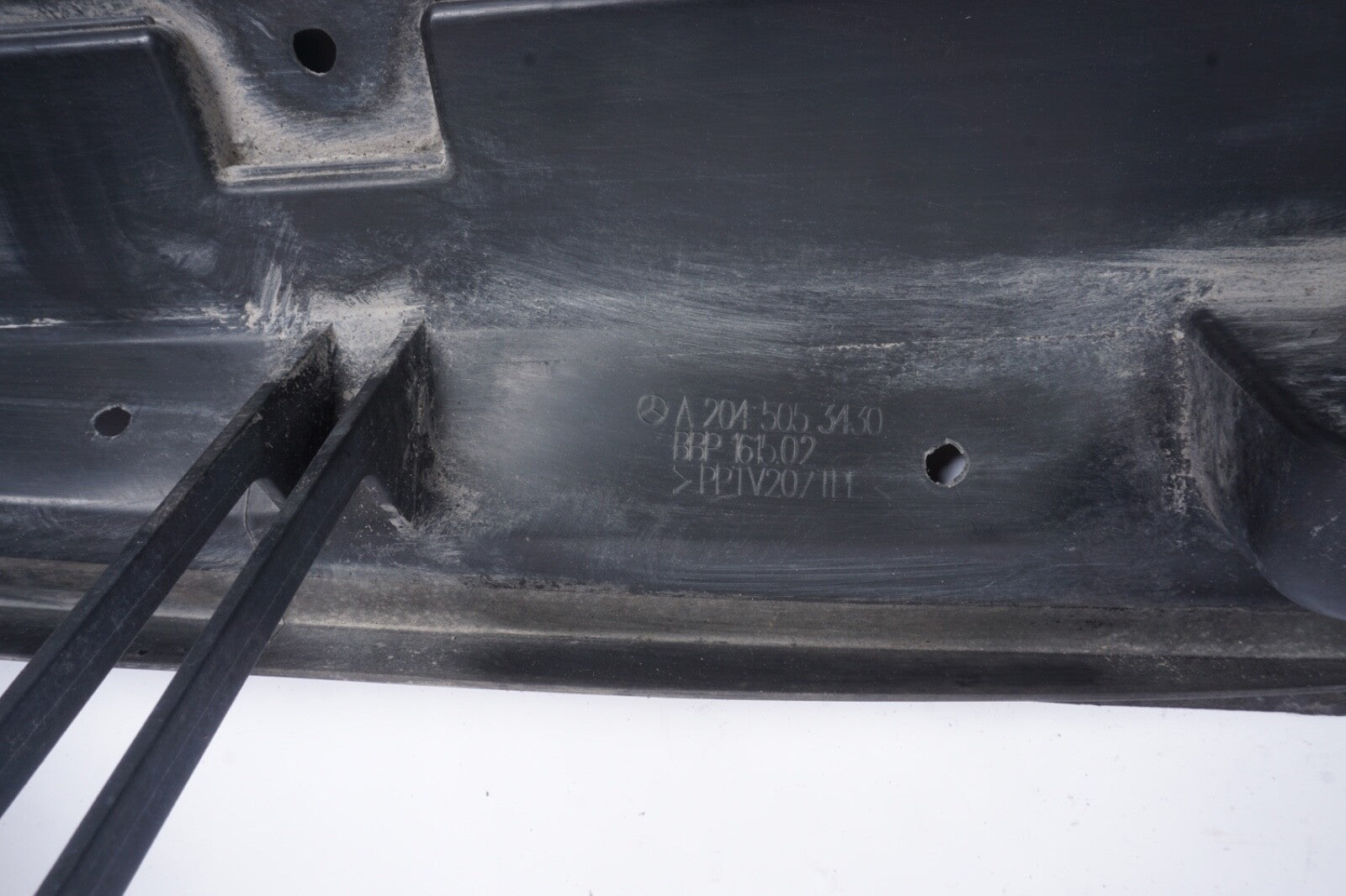 12-15 W204 MERCEDES C250 RADIATOR FAN SHROUD LOWER AIR DUCT BAFFLE
