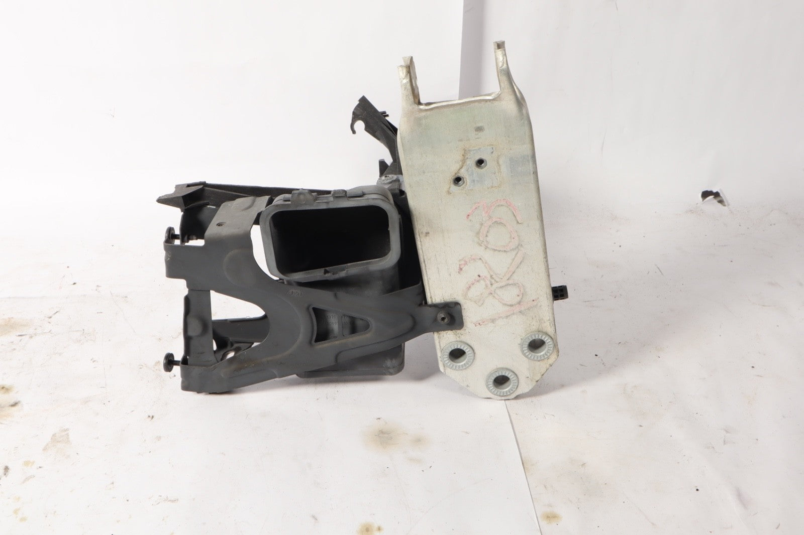 10-17 BMW F07 535i 550i GT RADIATOR SUPPORT PANEL LOWER LEFT DRIVER OEM