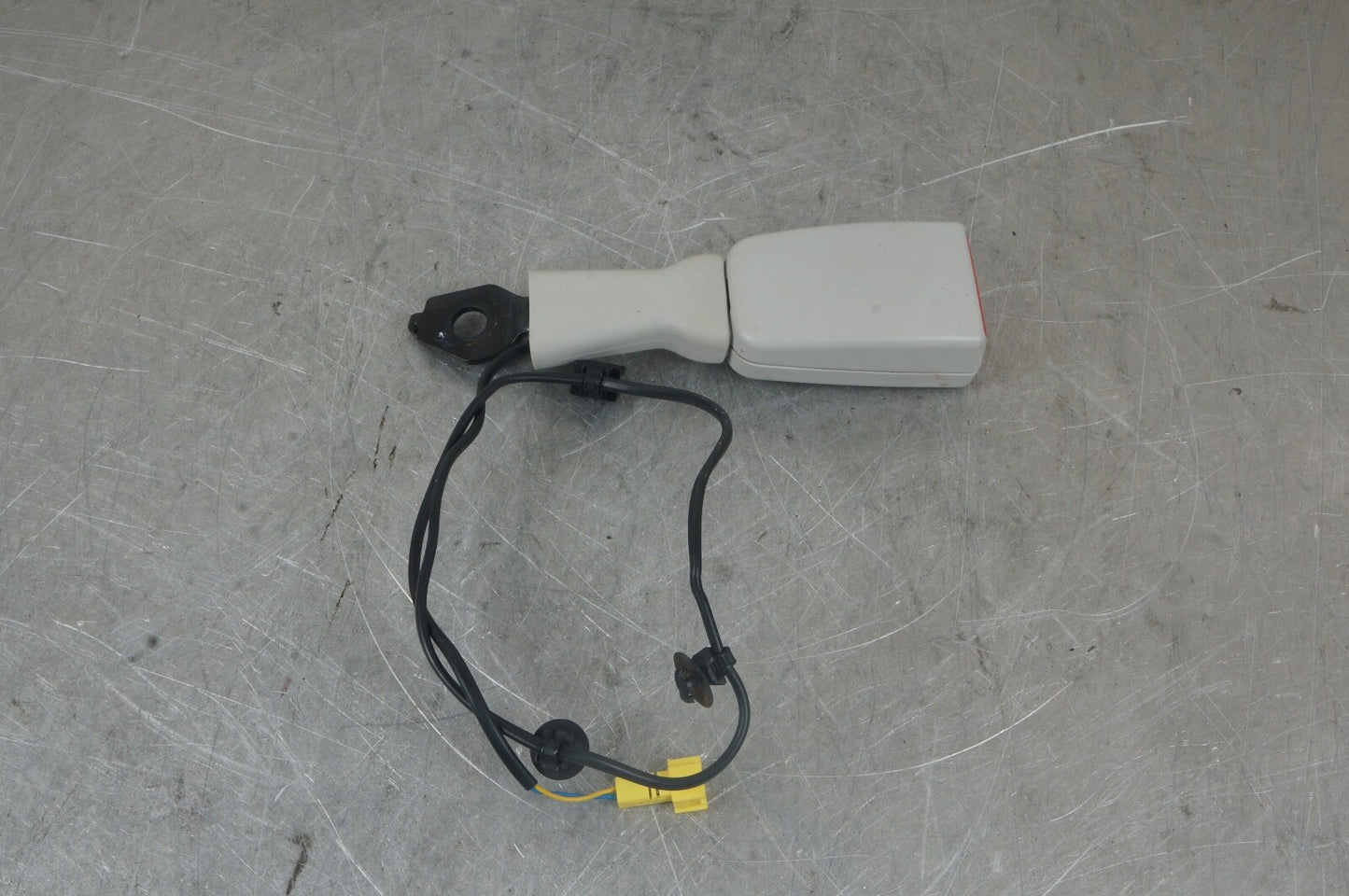 2013-2020 MERCEDES SL CLASS R231 - FRONT RIGHT SEAT BELT BUCKLE GRAY OEM