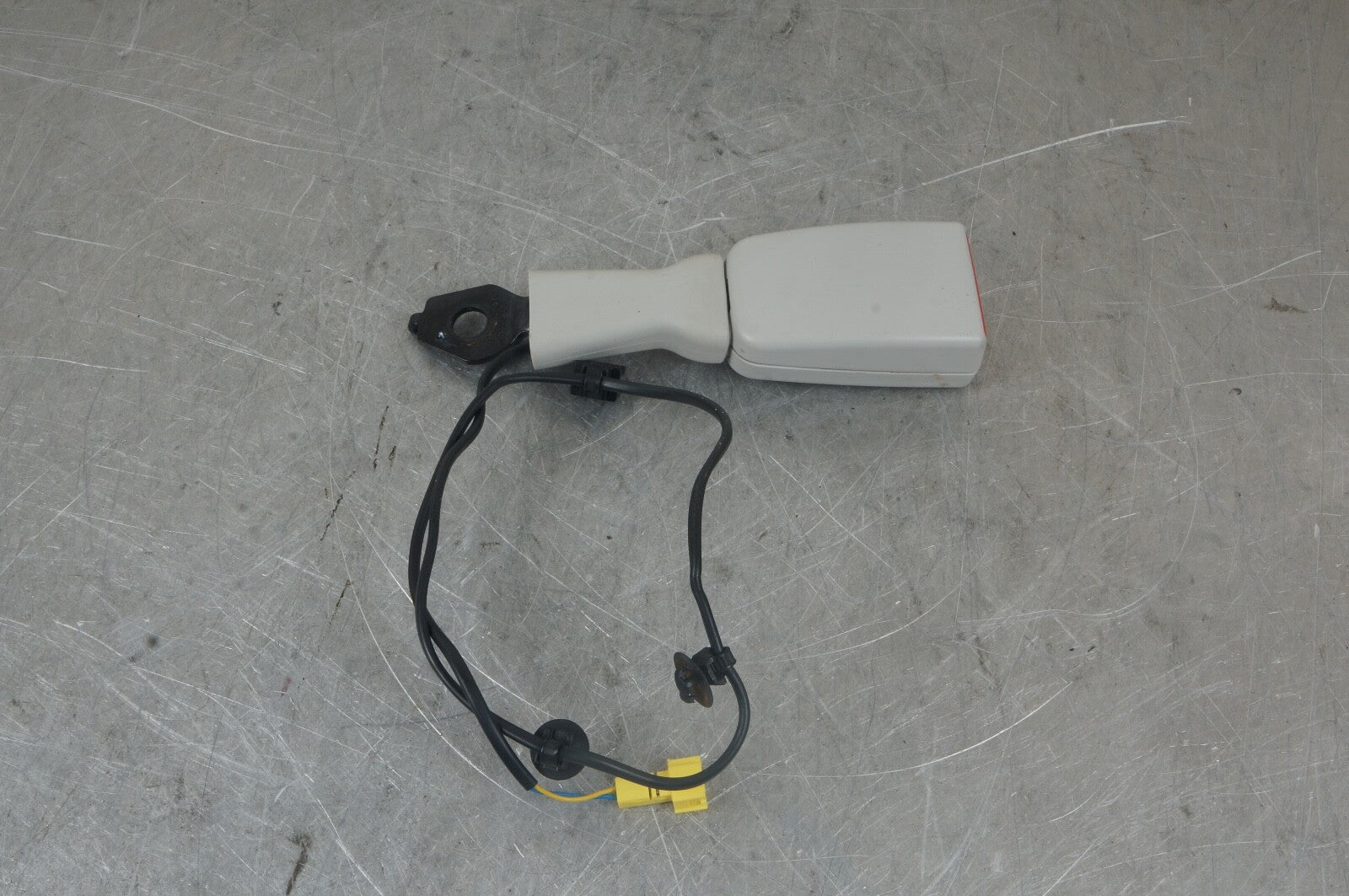 2013-2020 MERCEDES SL CLASS R231 - FRONT RIGHT SEAT BELT BUCKLE GRAY OEM