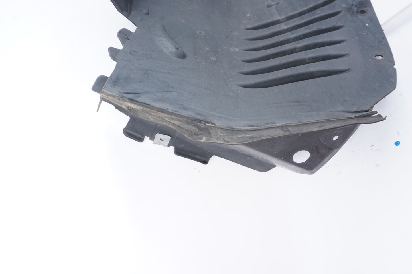 2010 - 2013  MERCEDES E350 23 DOOR INNER FENDER LINER SPLASH GUARD FRONT RIGHT