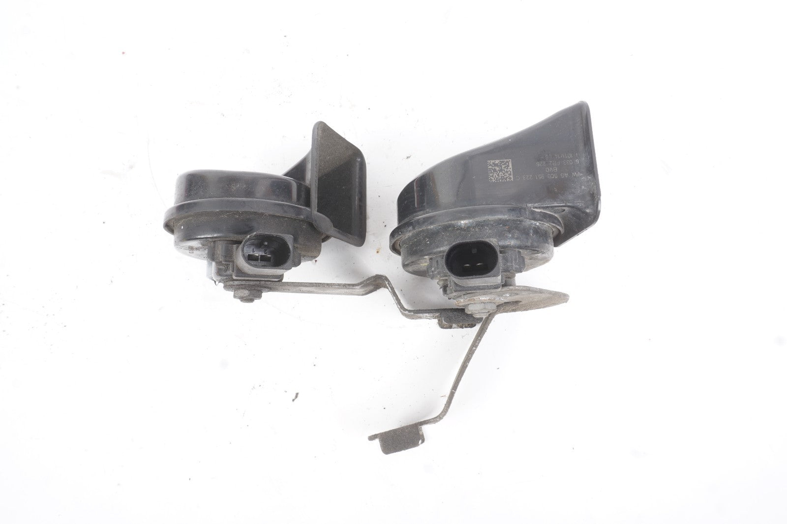 2012-2019 Volkswagen Passat Horn Signal High & Low w/ Bracket OEM