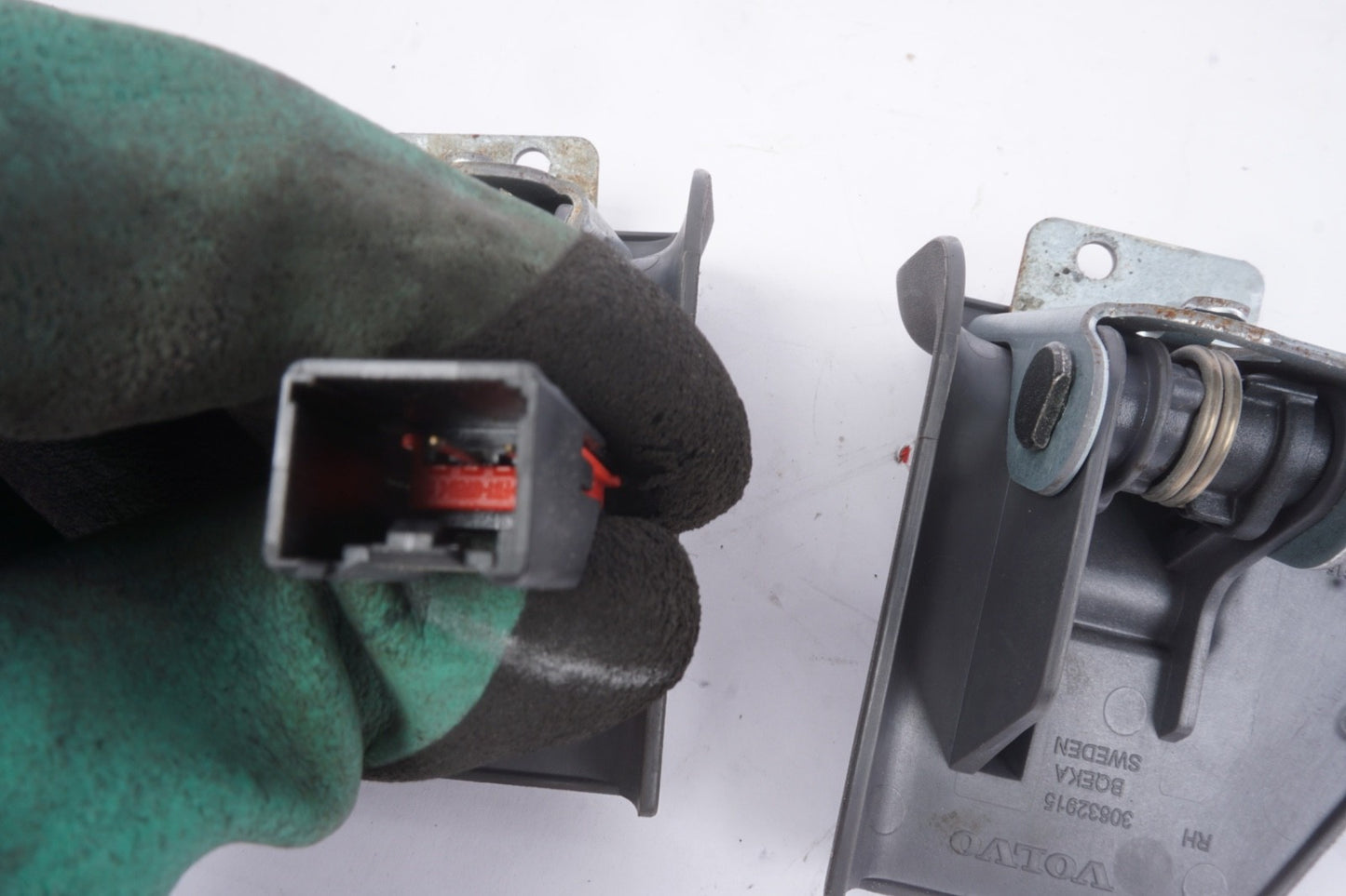 2006-2013 VOLVO C70 CONVERTIBLE REAR RIGHT & LEFT ROOF LOCK LATCH SET  OEM