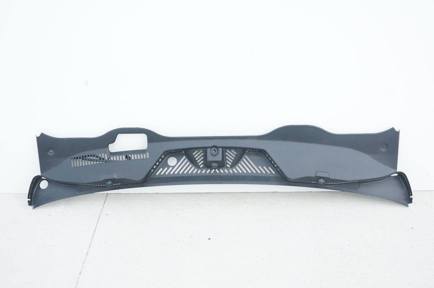 2010 - 2020 Bentley Mulsanne Front Windshield Cowl Vent Grille Trim Panel