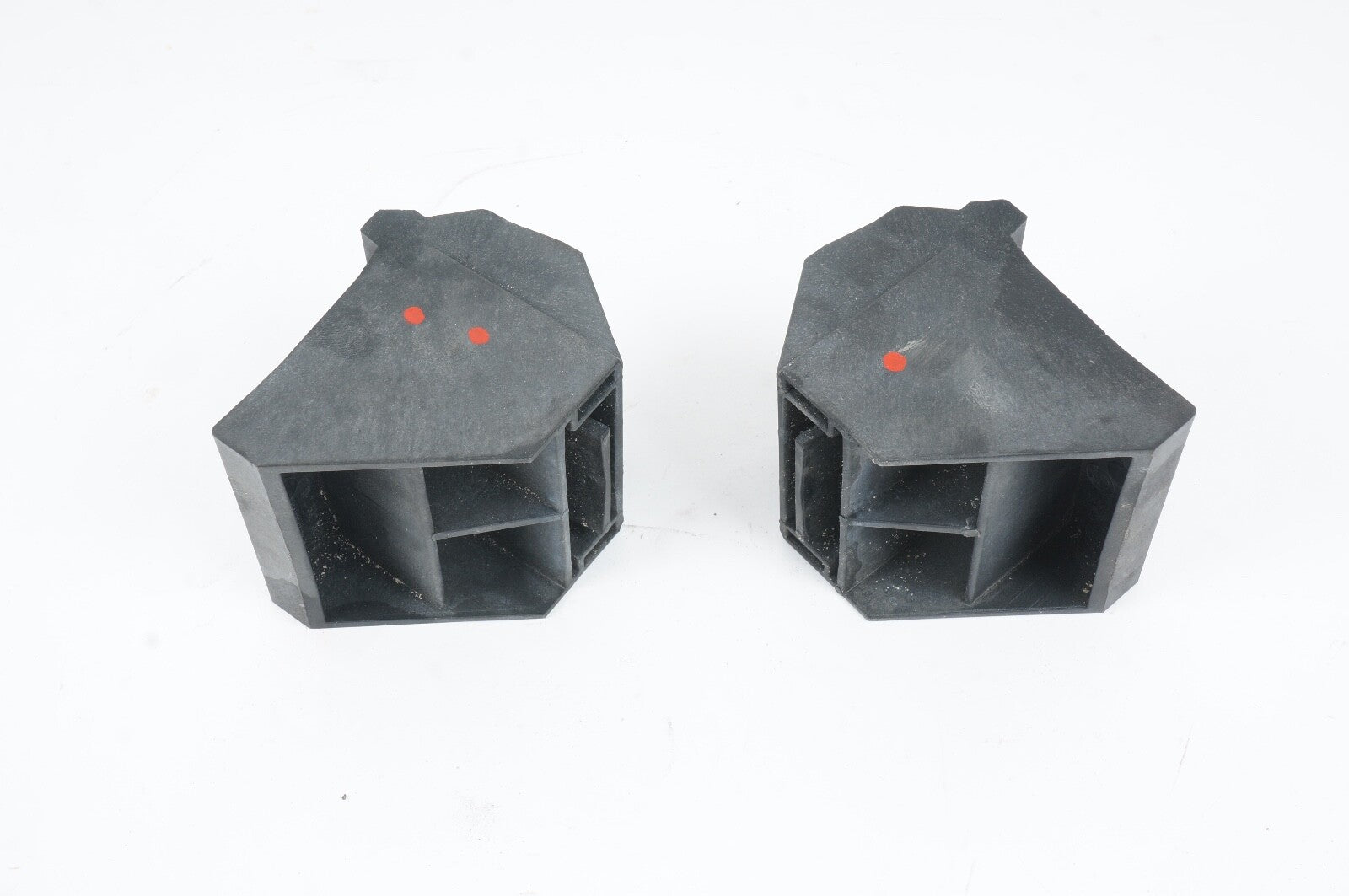 2008-2010 BMW 535i 528i 550i 650 RADIATOR LOWER BRACKET MOUNTS PAIR OEM 7542517