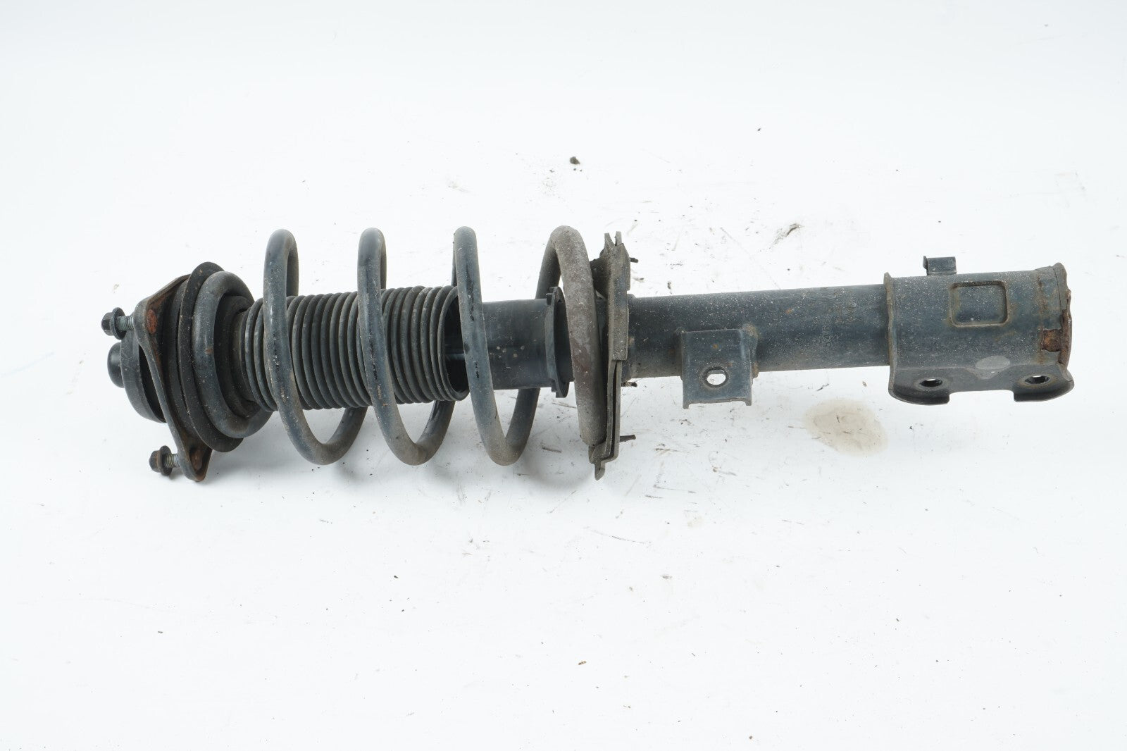 2013-2018 HYUNDAI SANTA FE  FRONT SHOCK ABSORBER & COIL SPRING LEFT DRIVER OEM