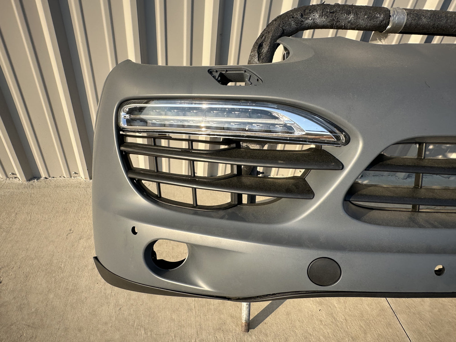 2011-2014 Porsche Cayenne 958 Front Bumper Cover Grille Running Light