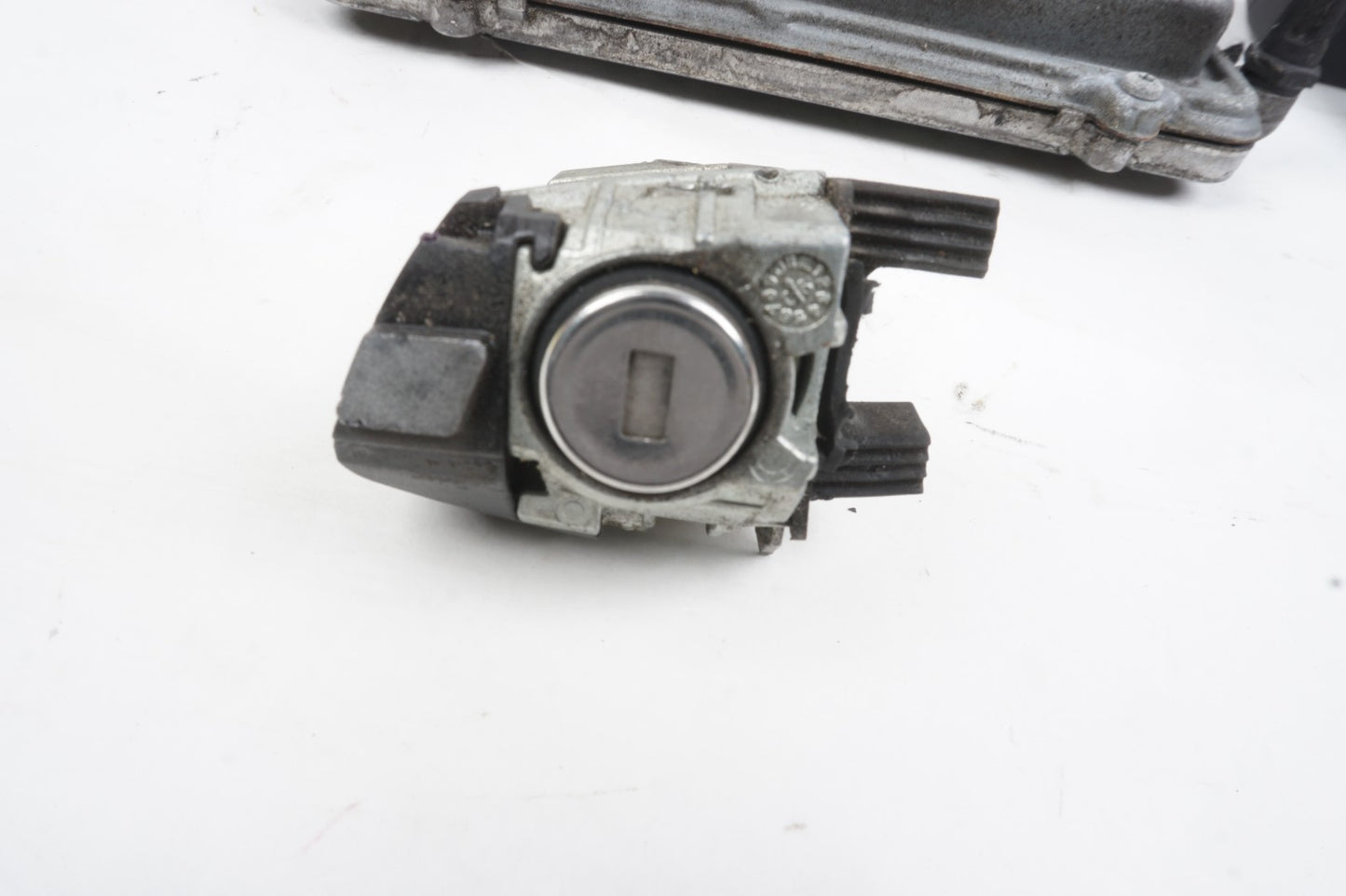 2007 - 2011 Mercedes-Benz S550 Ignition Set Key Lock Module OEM