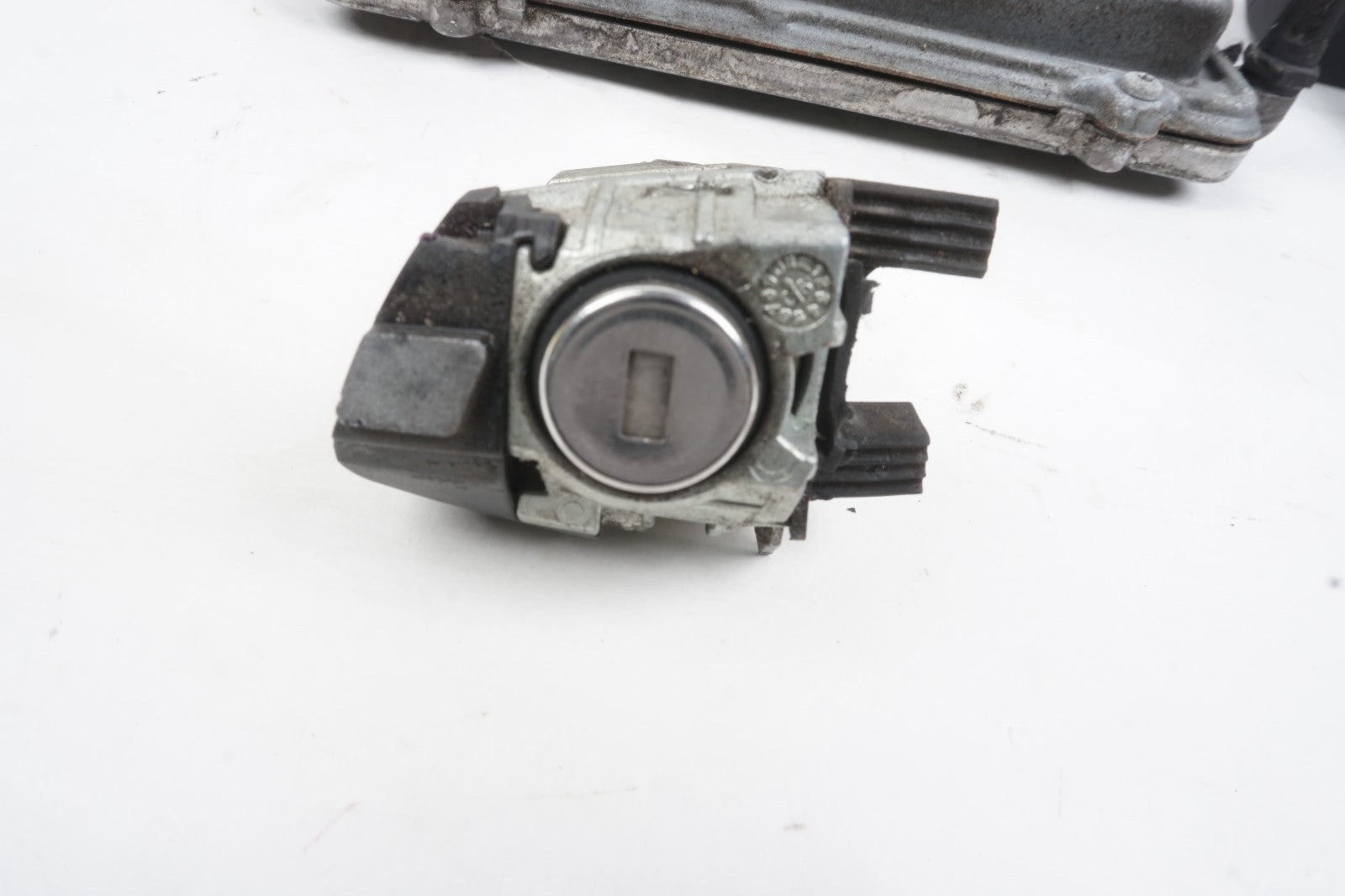 2007 - 2011 Mercedes-Benz S550 Ignition Set Key Lock Module OEM