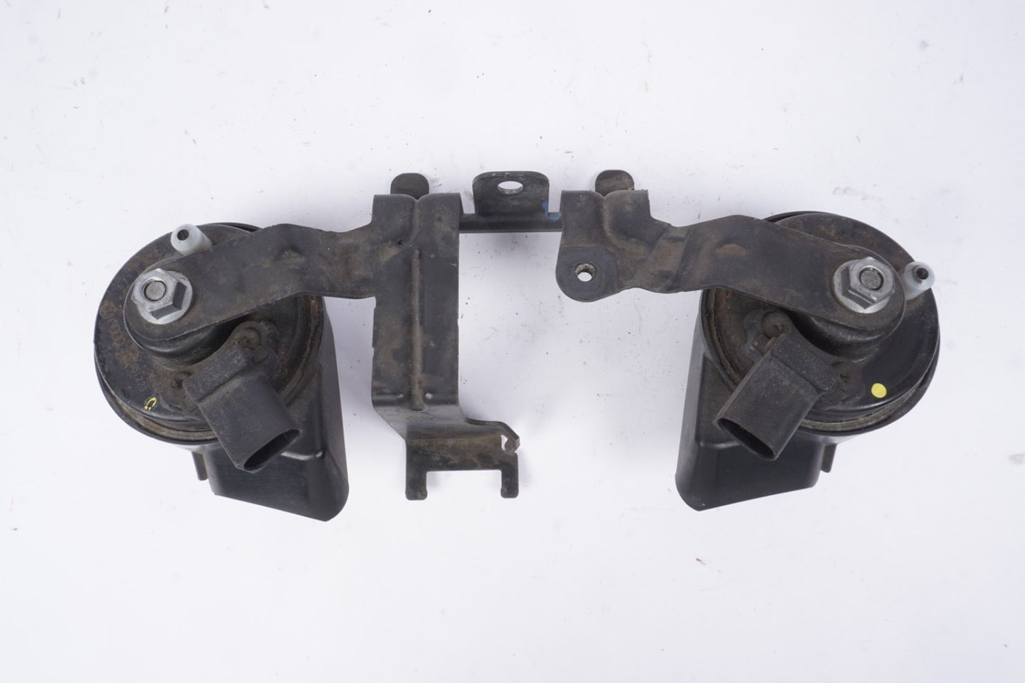 2011 - 2017 AUDI A8L HORN SIGNAL W/ BRACKET SET OF 2 OEM