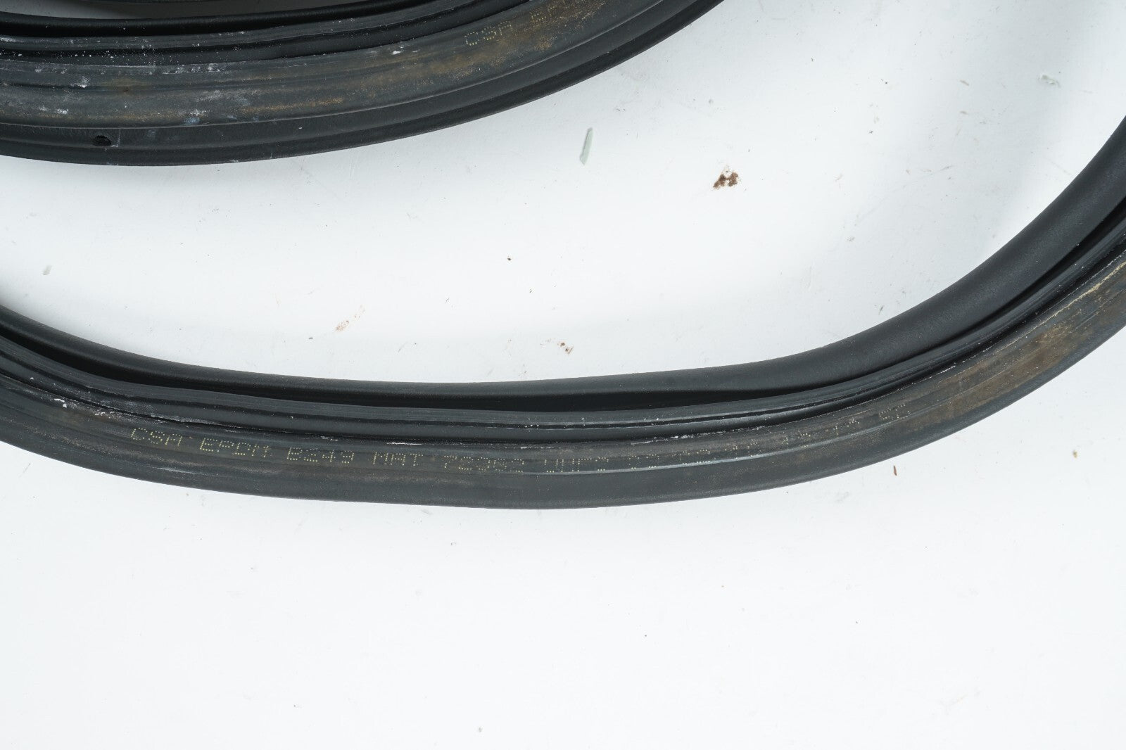 2014-2017 MASERATI QUATTROPORTE RUBBER GASKET TRUNK LID WEATHERSTRIP SEAL OEM