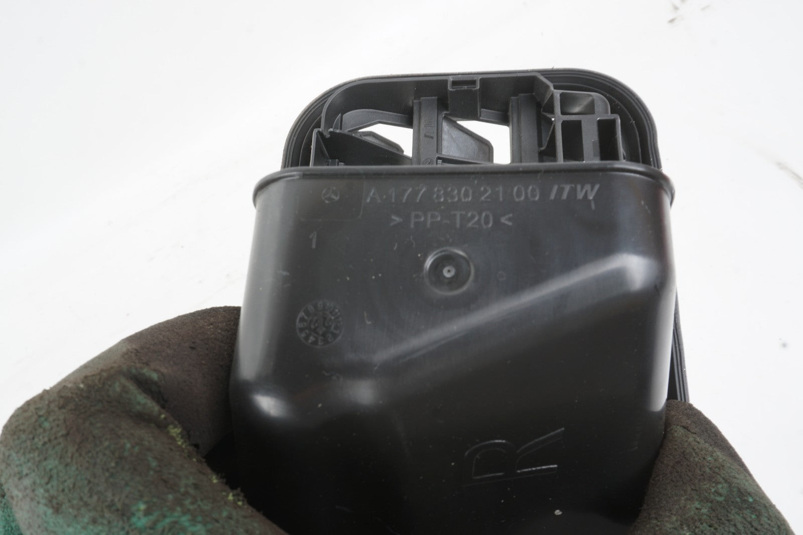 2020 - 2025 Mercedes GLB250 OEM Left Right Rear Quarter Air Pressure Vent