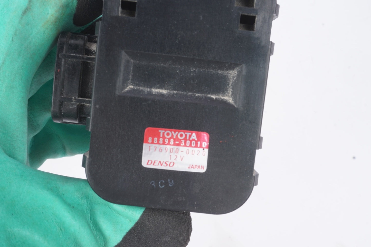 1998-2005 LEXUS GS300/GS400/GS430/SC430 OEM Smog Ventilation Sensor 88898-30010