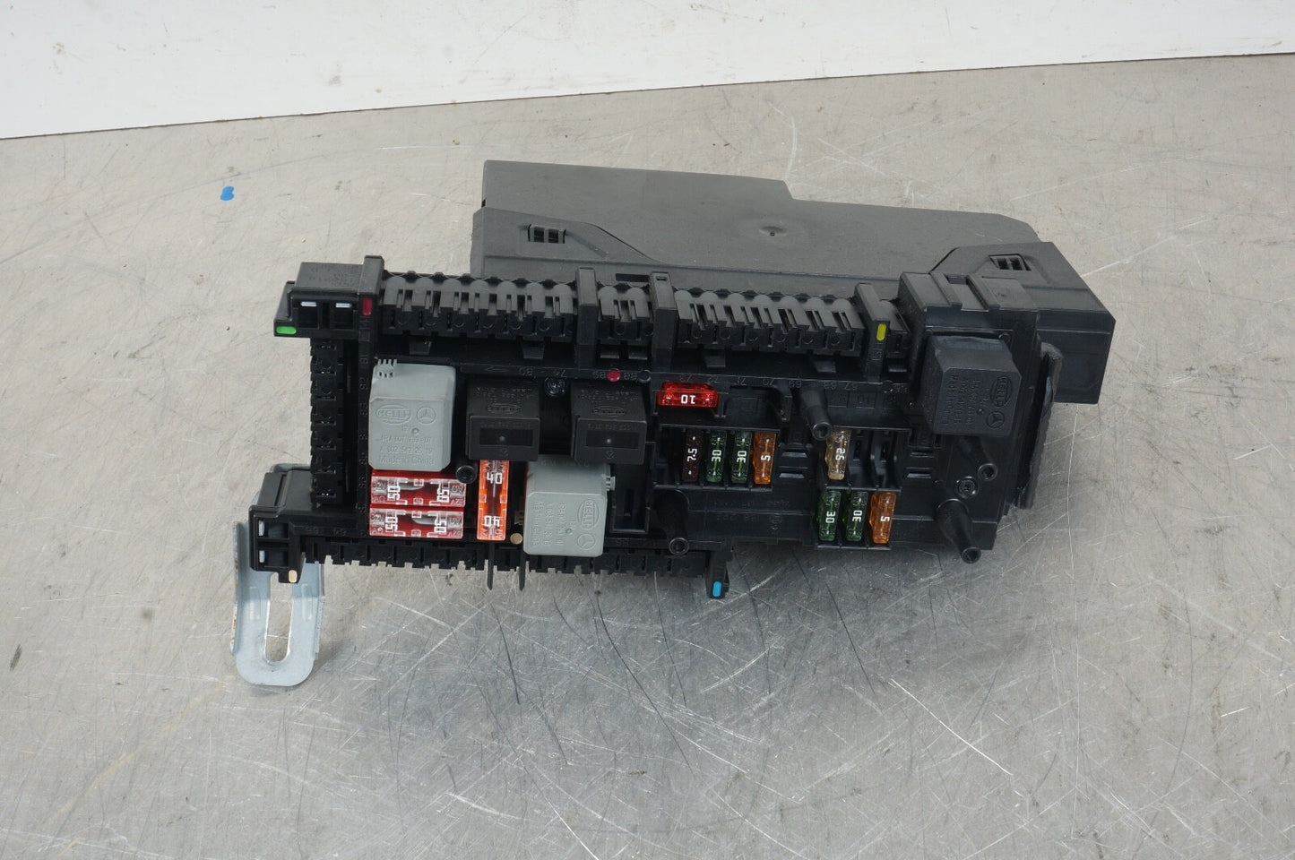 08-11 Mercedes W204 C300 C250 Rear SAM Module Relay Fuse Box Assembly OEM