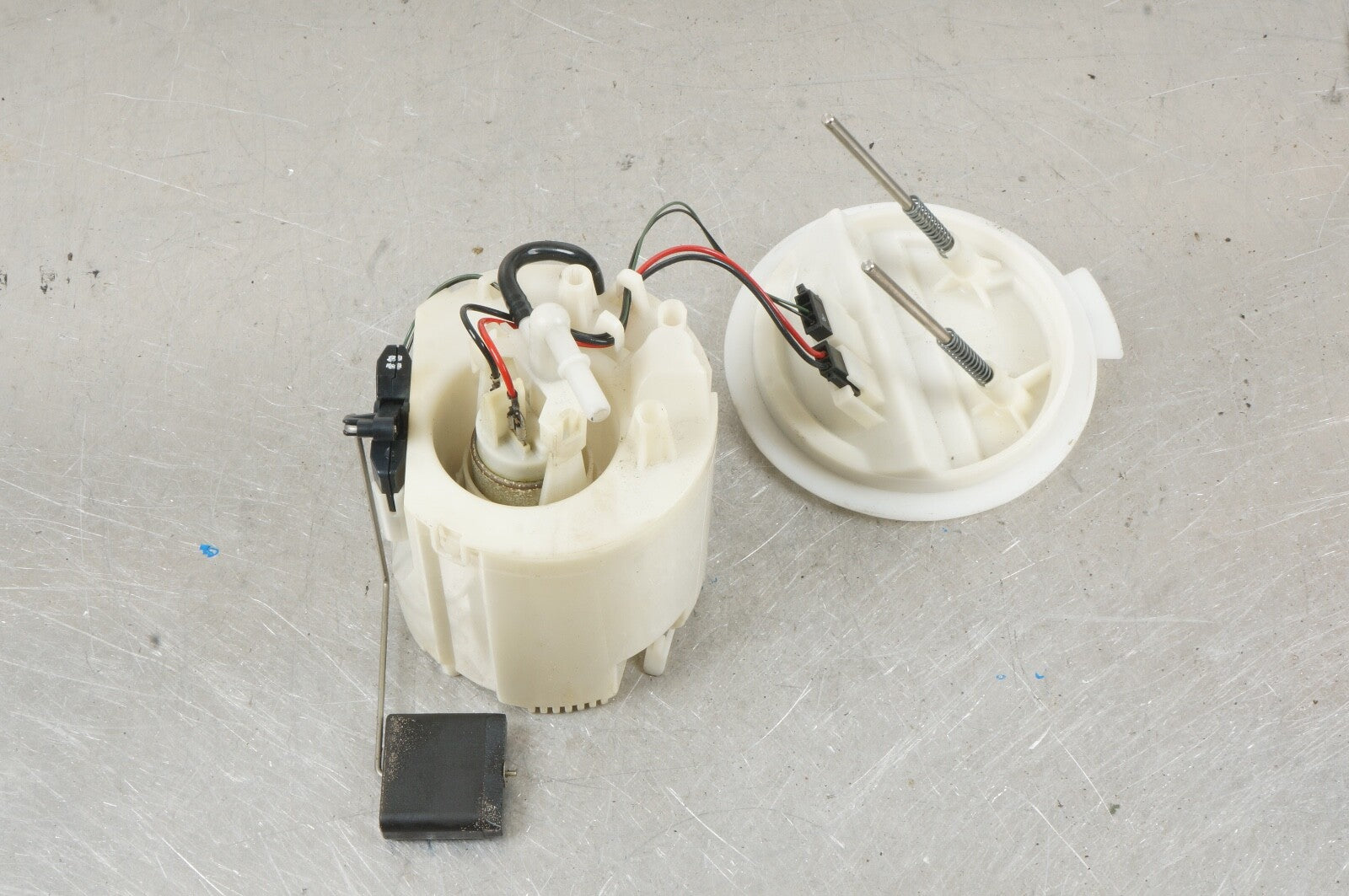 Mercedes Benz C250  Cpe  Fuel Pump Assy  Module 2014  2015 A2044700294   OEM