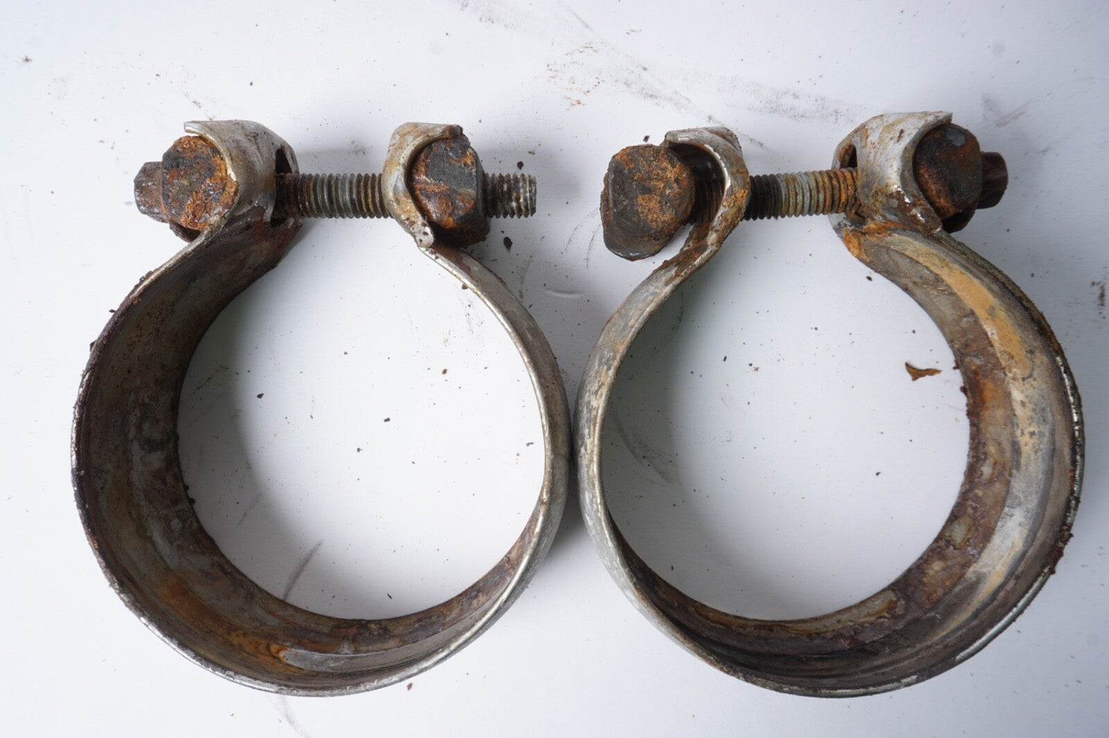 12-13 MERCEDES S550 W221 FRONT LEFT OR RIGHT MUFFLER PIPE CLAMP OEM SET OF 2