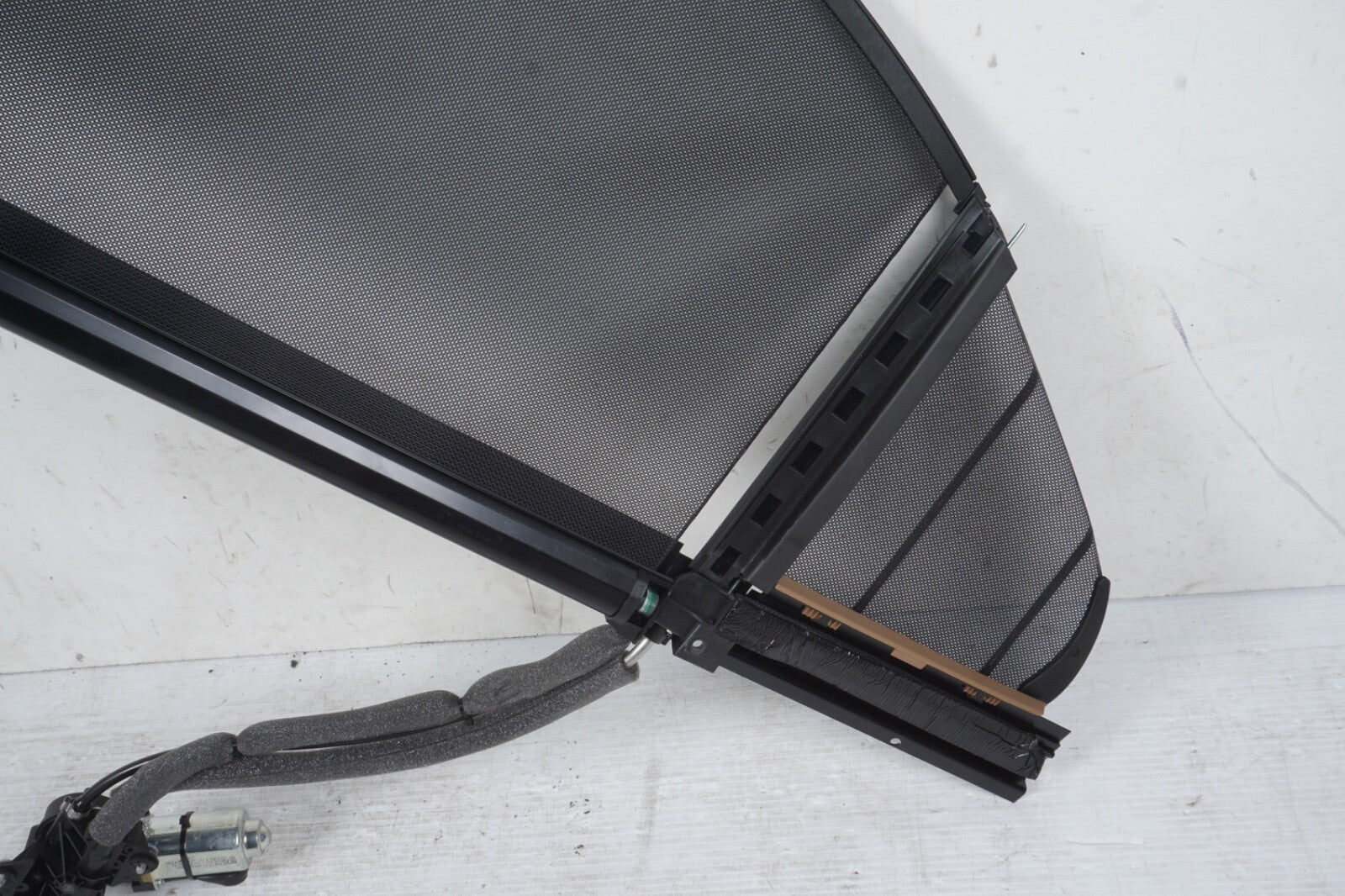07-13 Mercedes W221 S400 S350 S550 S600 Rear Left Door Window Sun Shade Sunshade