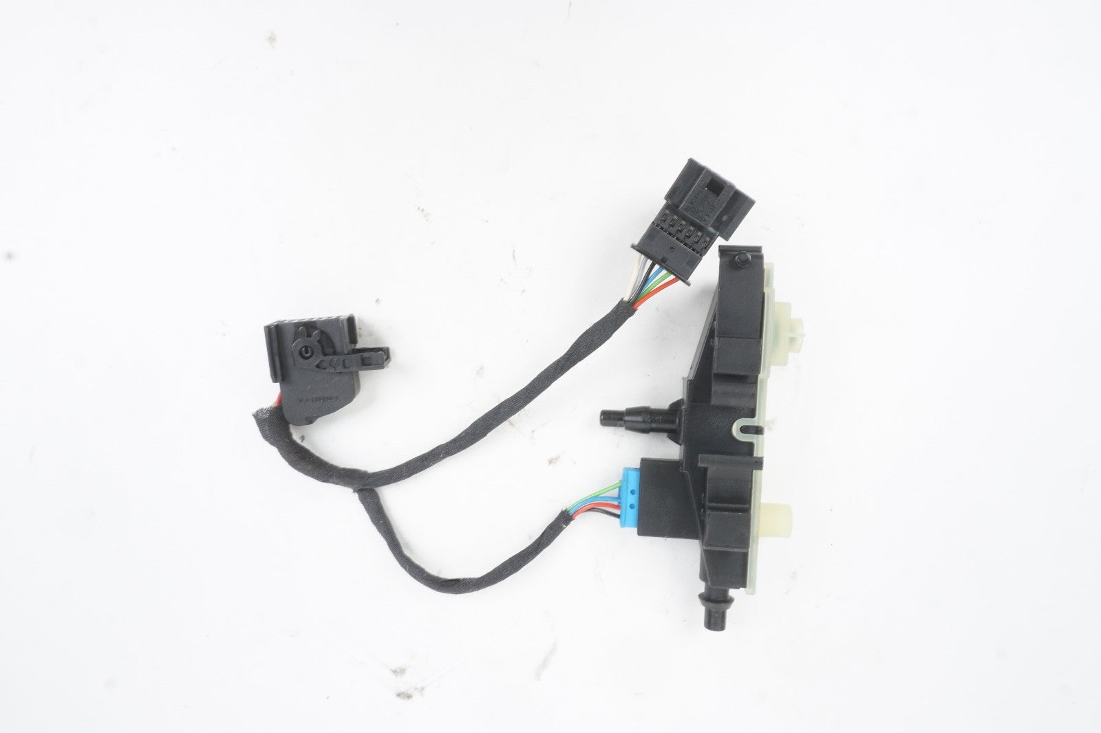07-14 Mercedes W221 S63 AMG CL550 S550 Front Seat Control Valve 0008007678 OEM