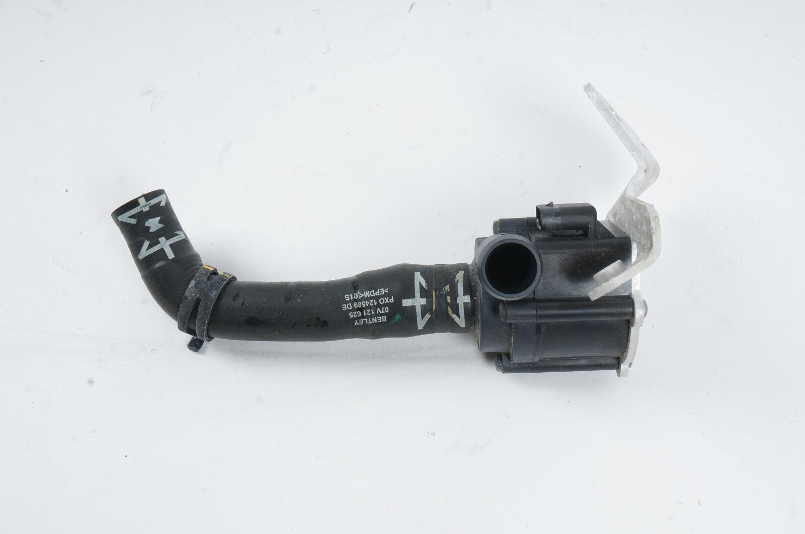 BENTLEY MULSANNE AUXILIARY COOLANT WATER PUMP OEM 059121012A