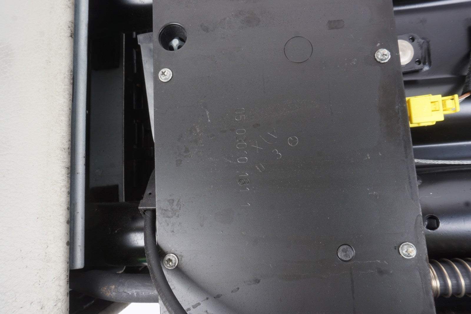 2010 - 2017 Mercedes E350 E550 Rear Right Roll Over Protection Bar W/ Headrest