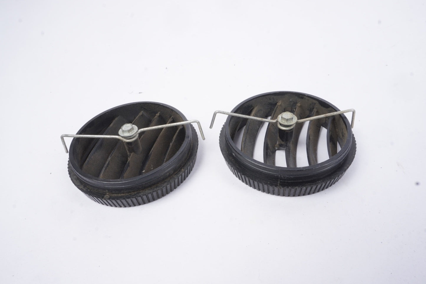 Clearance Kysor 3-1/8 in. Round Louver with 3 in. Mounting Diameter – 3299017