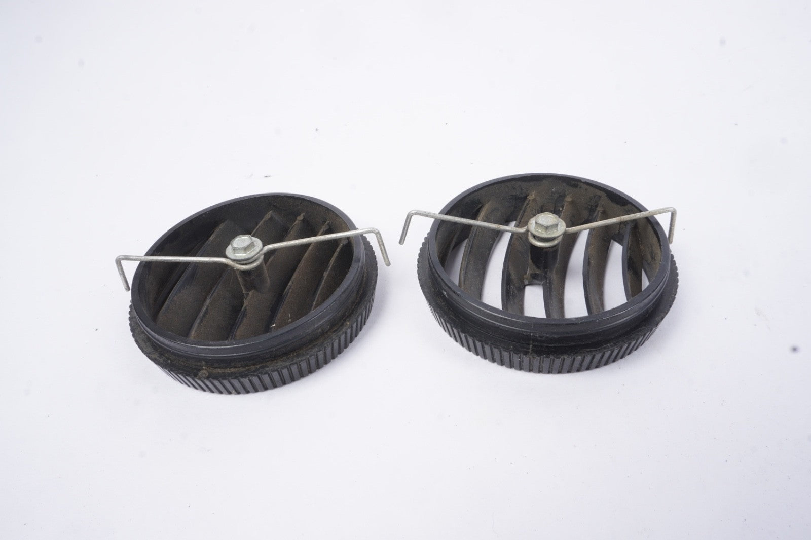 Clearance Kysor 3-1/8 in. Round Louver with 3 in. Mounting Diameter – 3299017