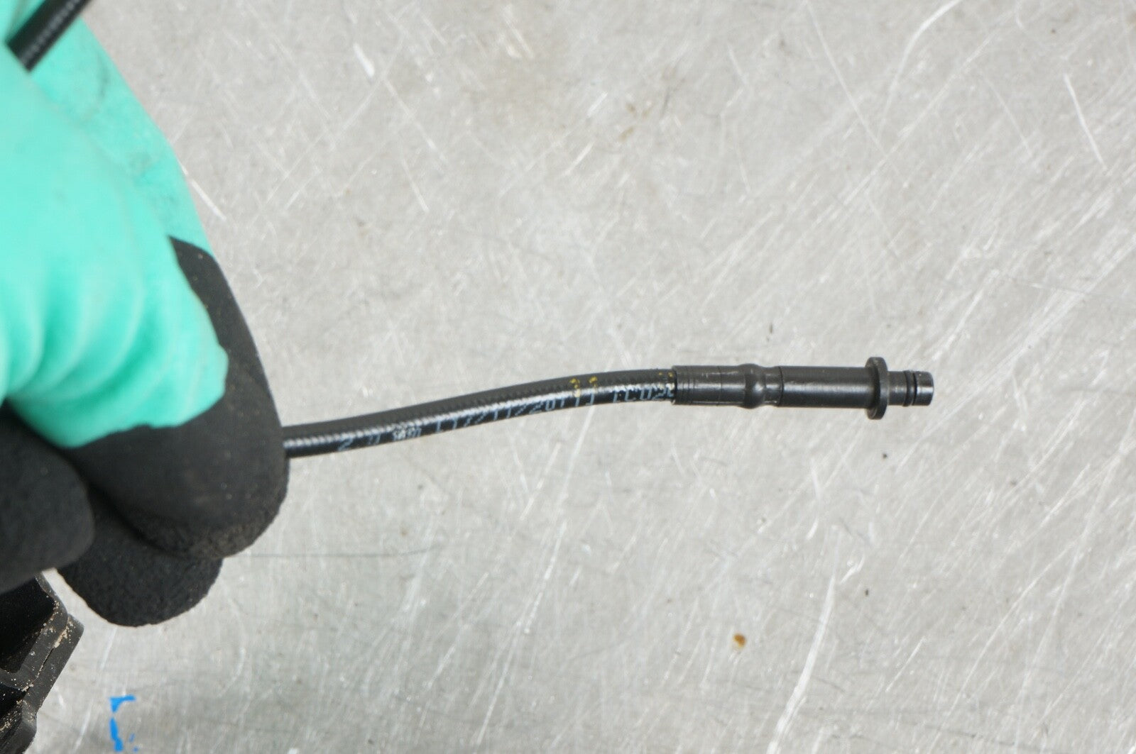 06-13 VOLVO C70 CONVERTIBLE ROOF TOP HYDRAULIC  SHOCK LINE 31