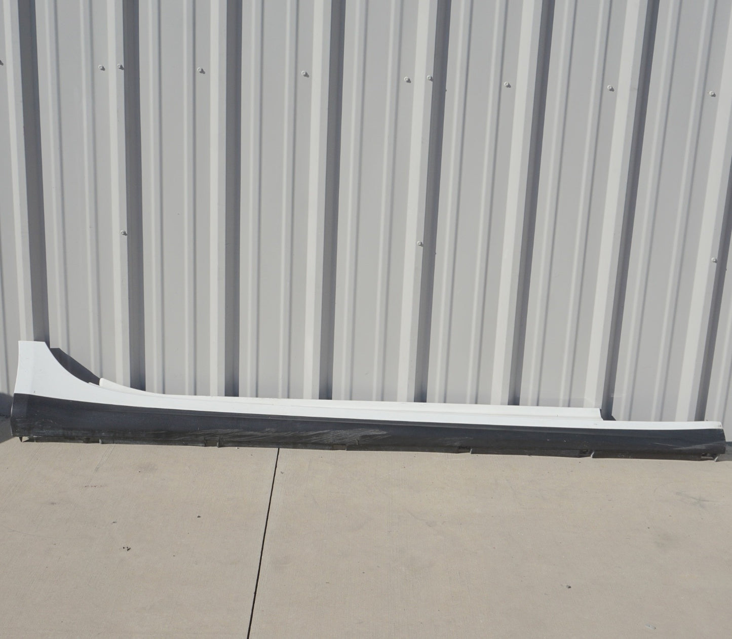 2014 - 2019 Maserati Ghibli Right Side Rocker Skirt Molding Trim Panel White OEM