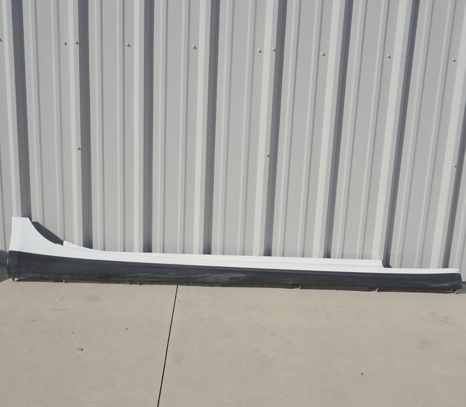 2014 - 2019 Maserati Ghibli Right Side Rocker Skirt Molding Trim Panel White OEM