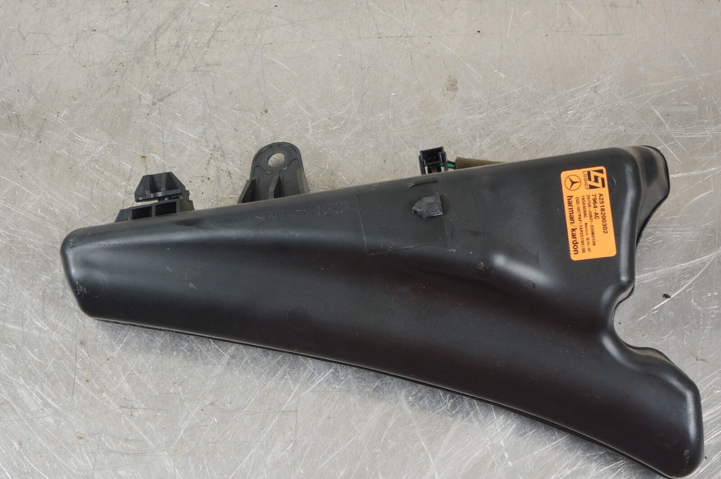 2006 - 2009 MERCEDES R350 R500 REAR LEFT DRIVER SIDE D PILLAR AUDIO SPEAKER OEM