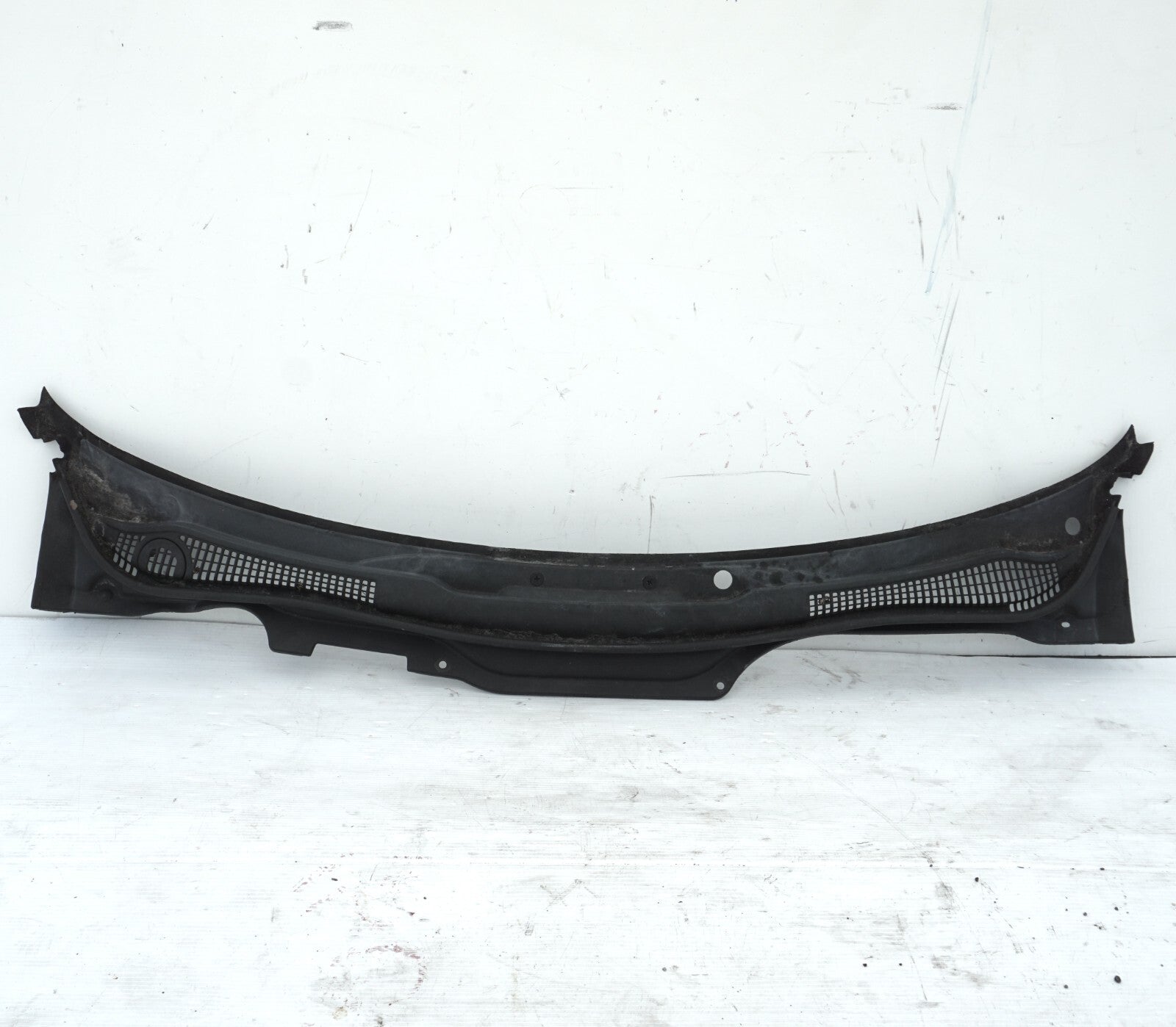 2006-2013 VOLVO C70 WINDSHIELD WIPER COWL COVER TRIM OEM