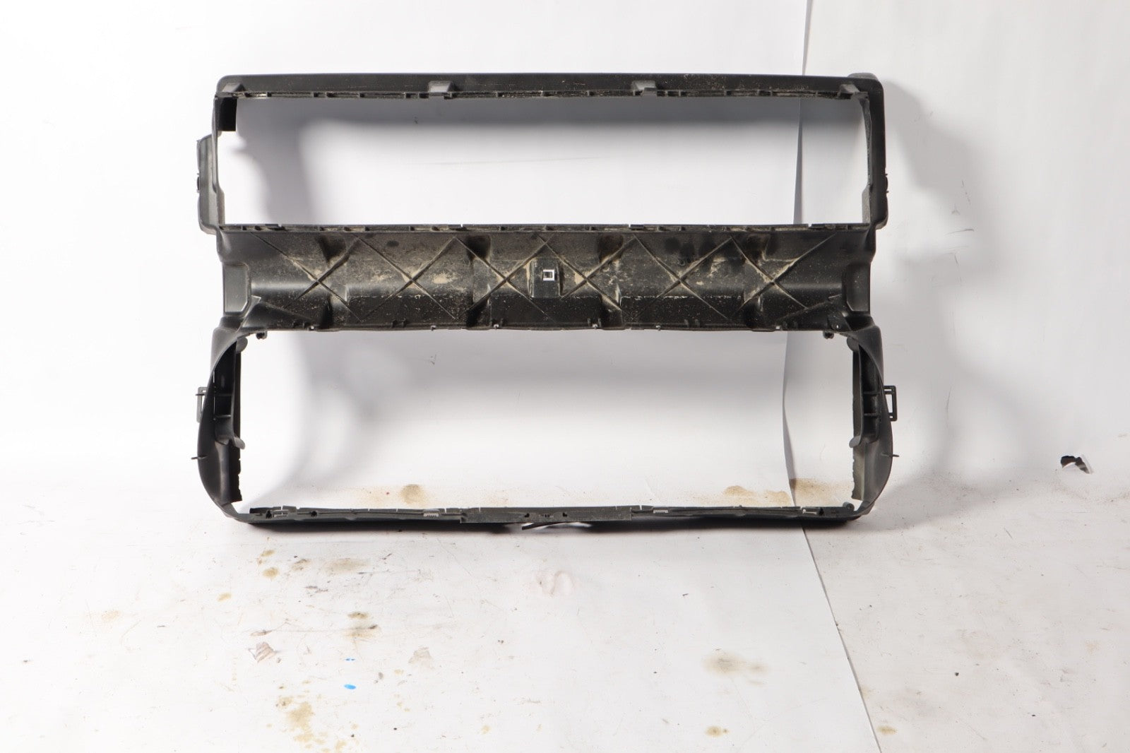 10-15 BMW F01 F02 740i 750i Radiator Core Support Plate & Air Duct 187798 OEM