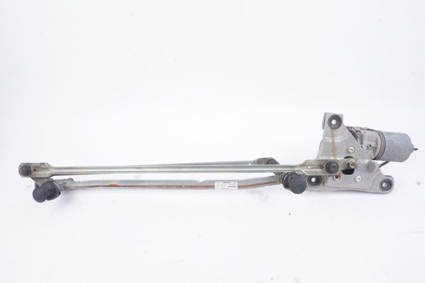 2006 - 2009 VOLVO C70 T5 FRONT WIPER MOUNT w/ MOTOR OEM