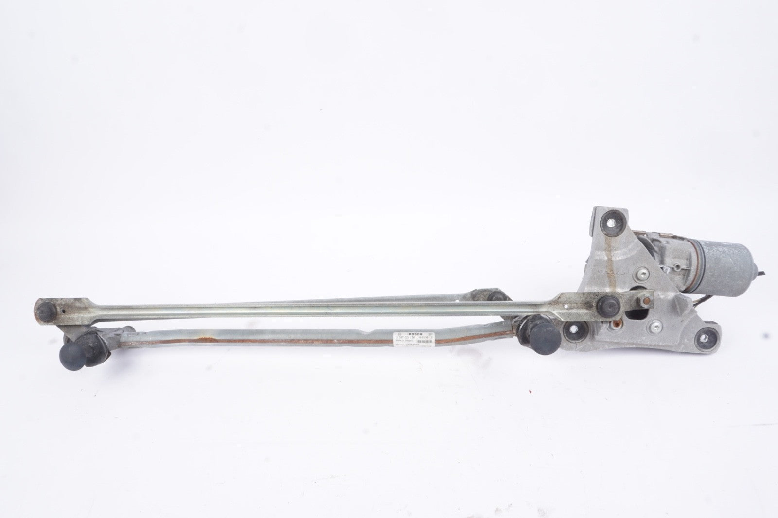 2006 - 2009 VOLVO C70 T5 FRONT WIPER MOUNT w/ MOTOR OEM