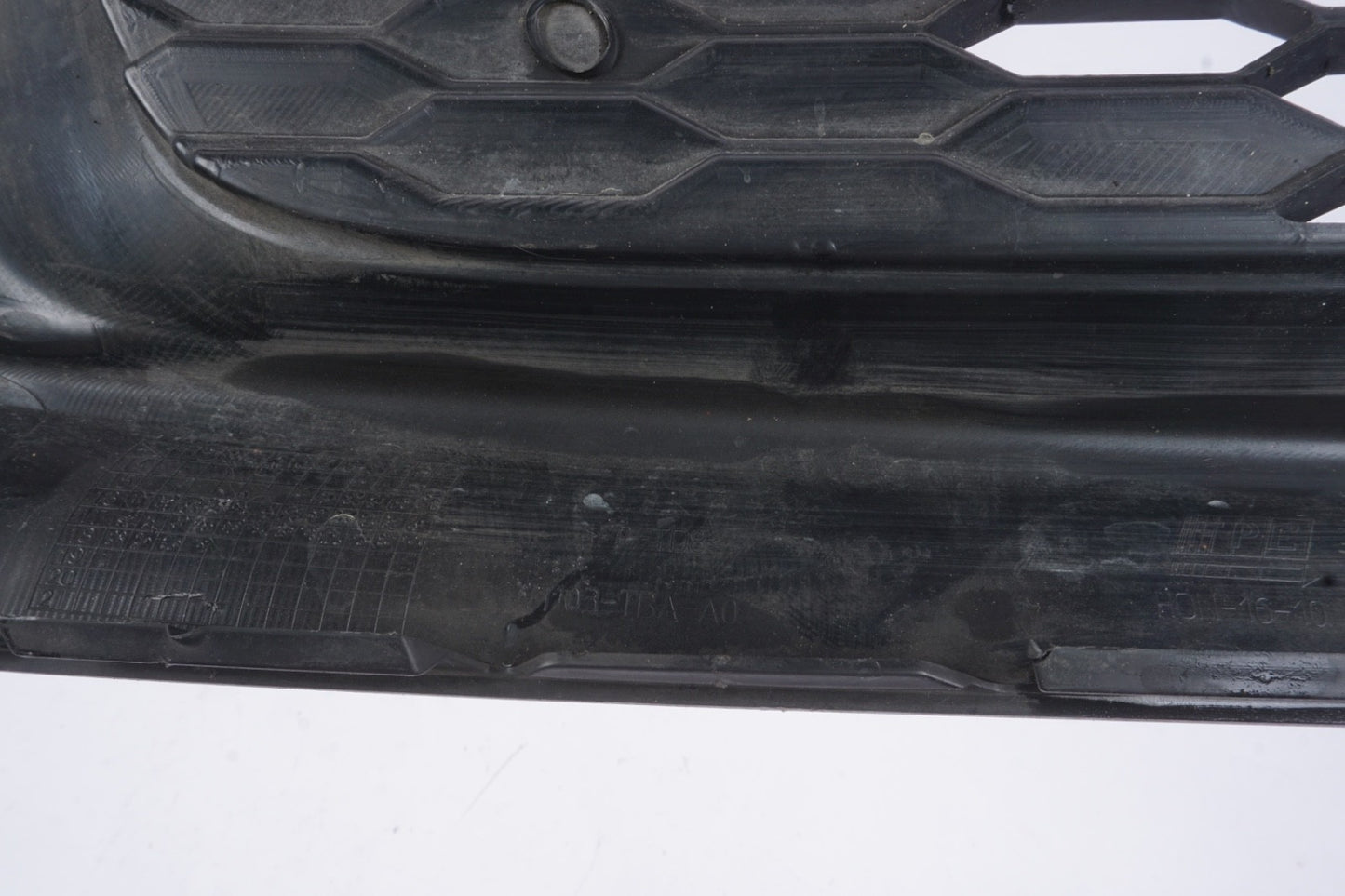 2016-2018 HONDA CIVIC OEM FRONT BUMPER RIGHT RH BEZEL TRIM 71103-TBA-A0
