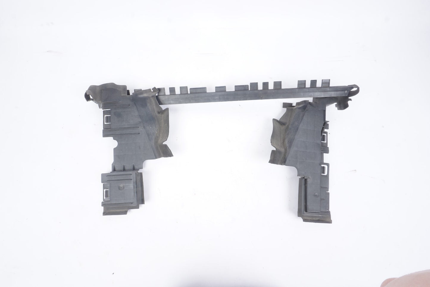 10-13 Mercedes W207 E350 E550 Air Guide Plate Baffle Trim A2075050530  OEM