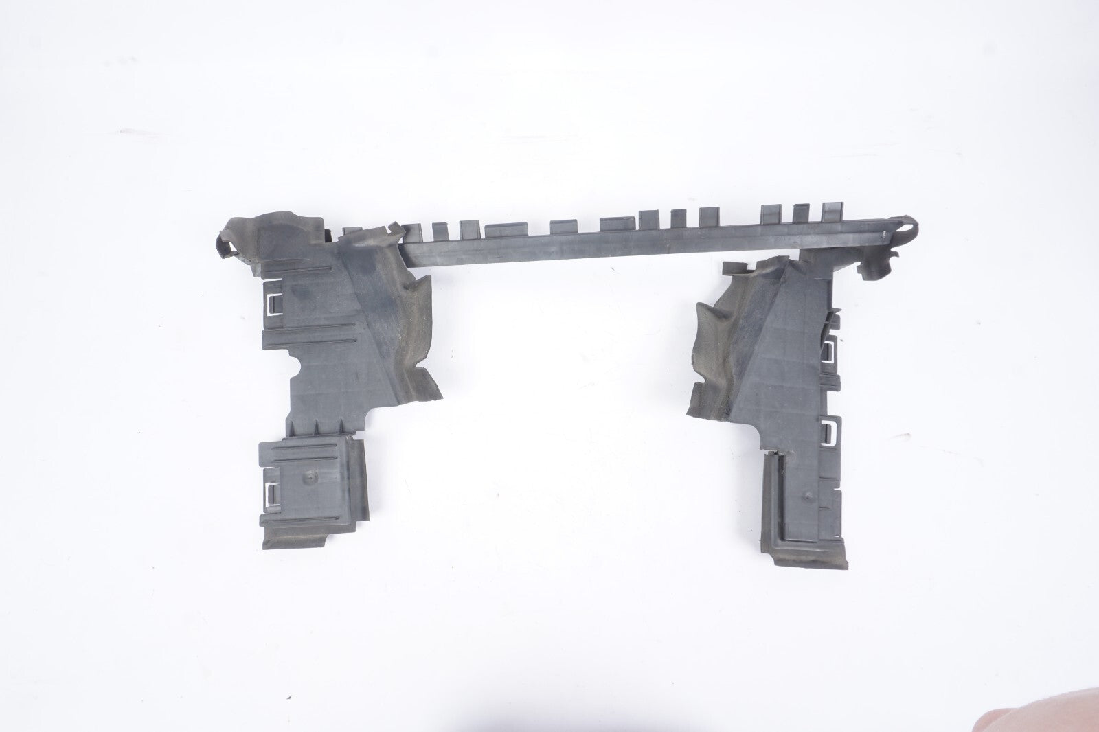 10-13 Mercedes W207 E350 E550 Air Guide Plate Baffle Trim A2075050530  OEM